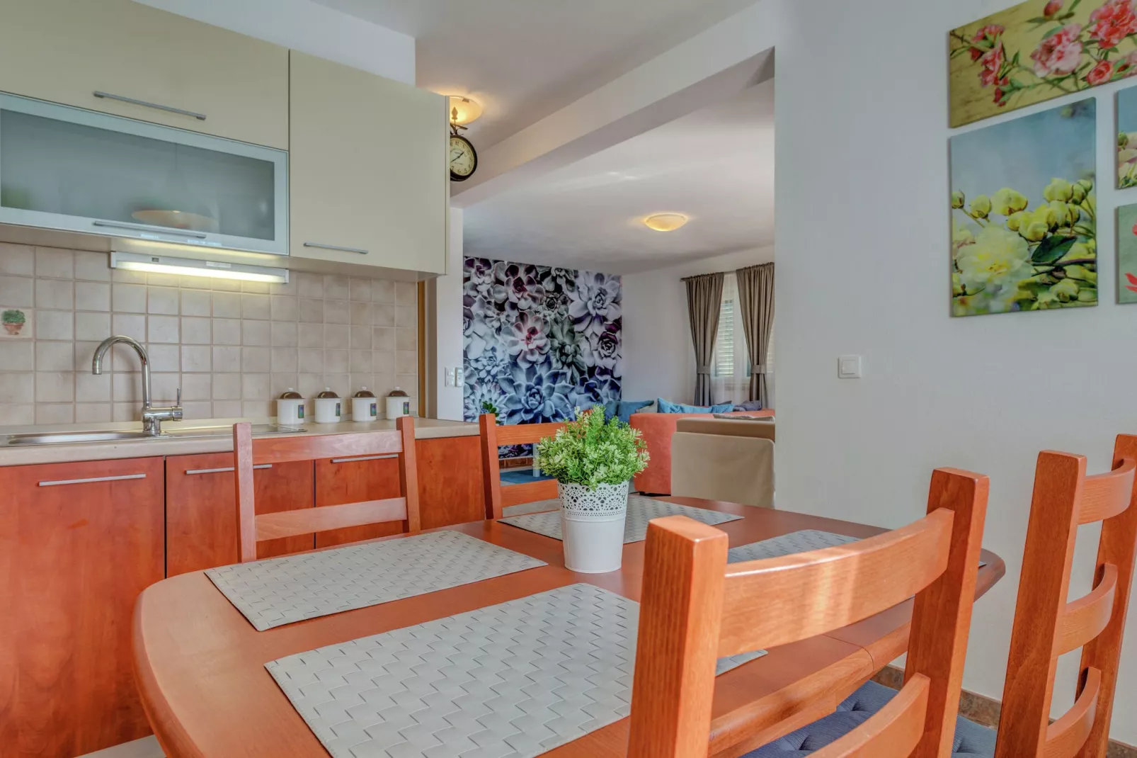 Holiday home Mirna-Cuisine