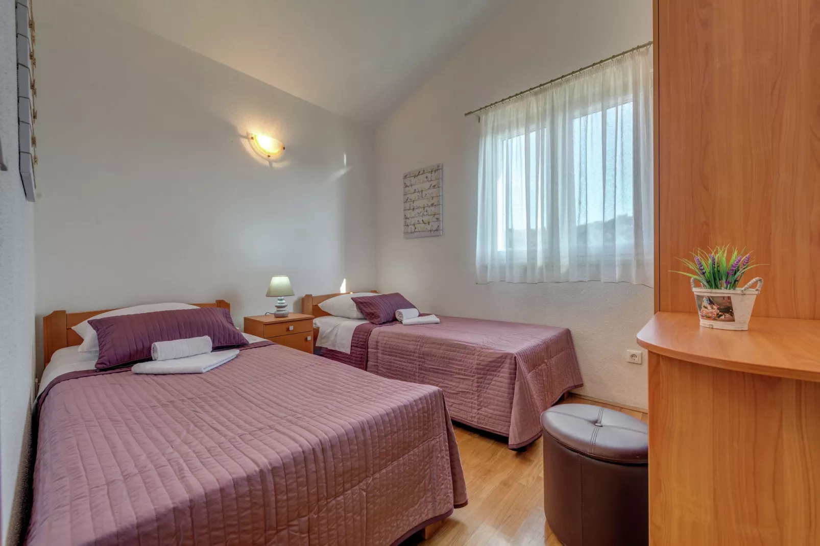 Holiday home Mirna-Chambre