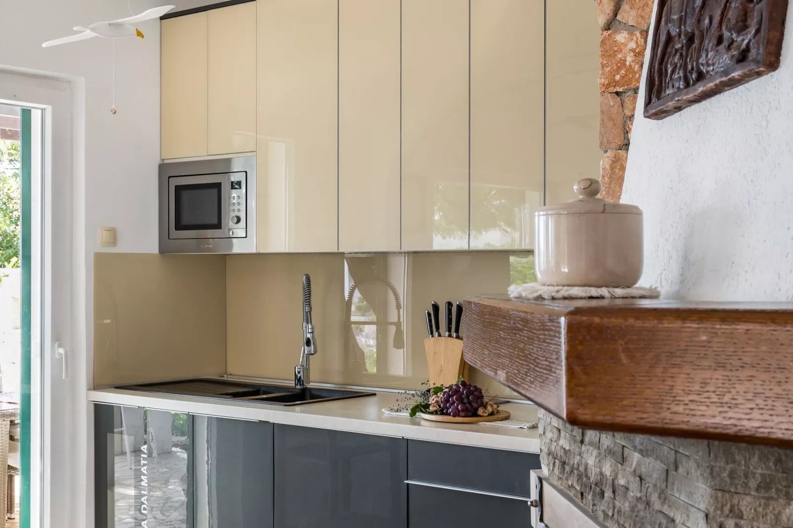 Sea front vacation home-Kitchen