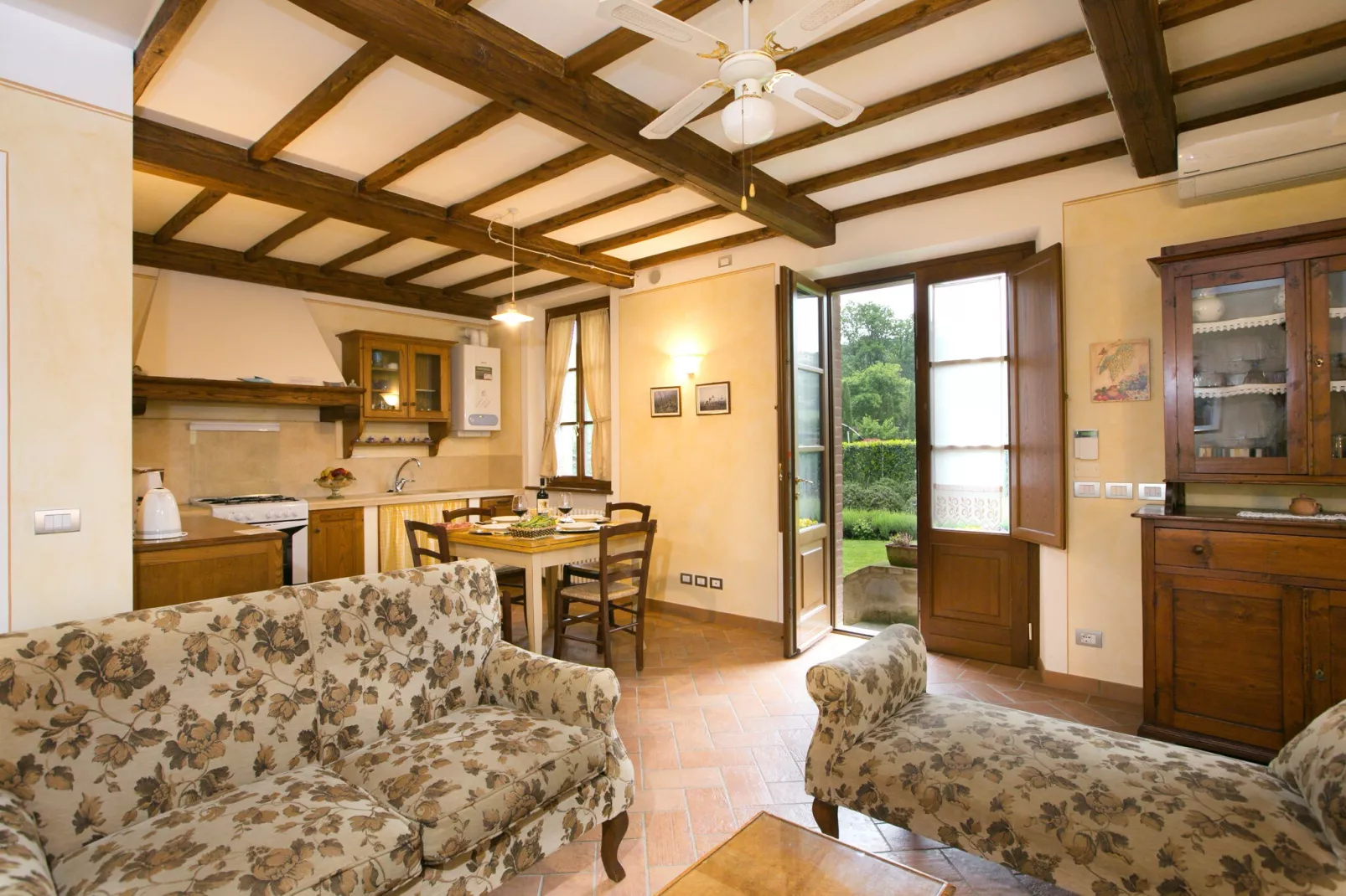 Casal Gheriglio Pergola-Living room