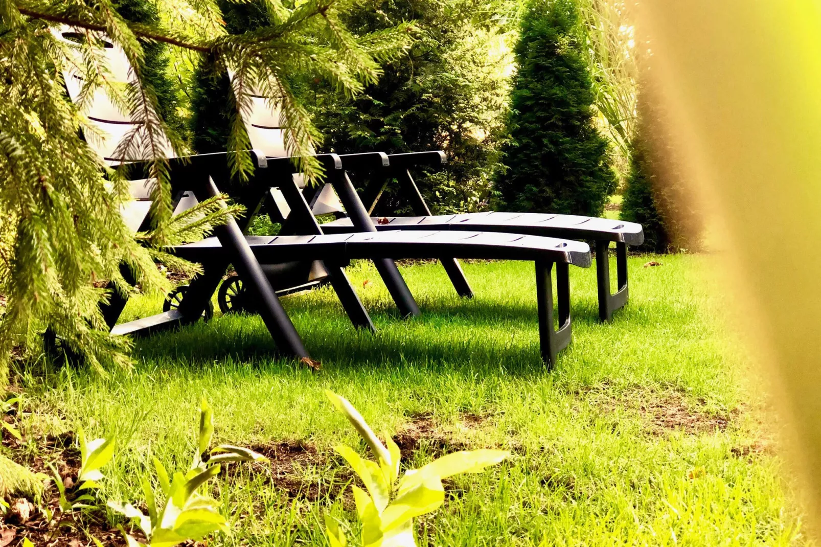A modern holiday home-Gardens summer
