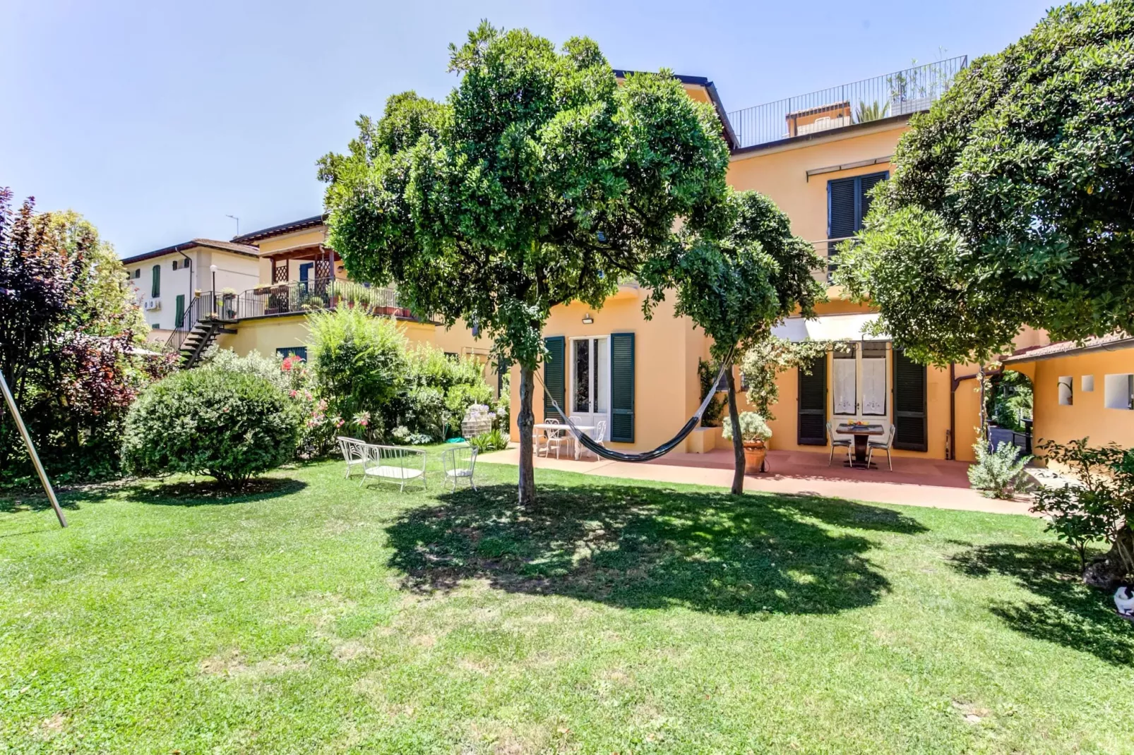 Villa Lazzarino-Gardens summer