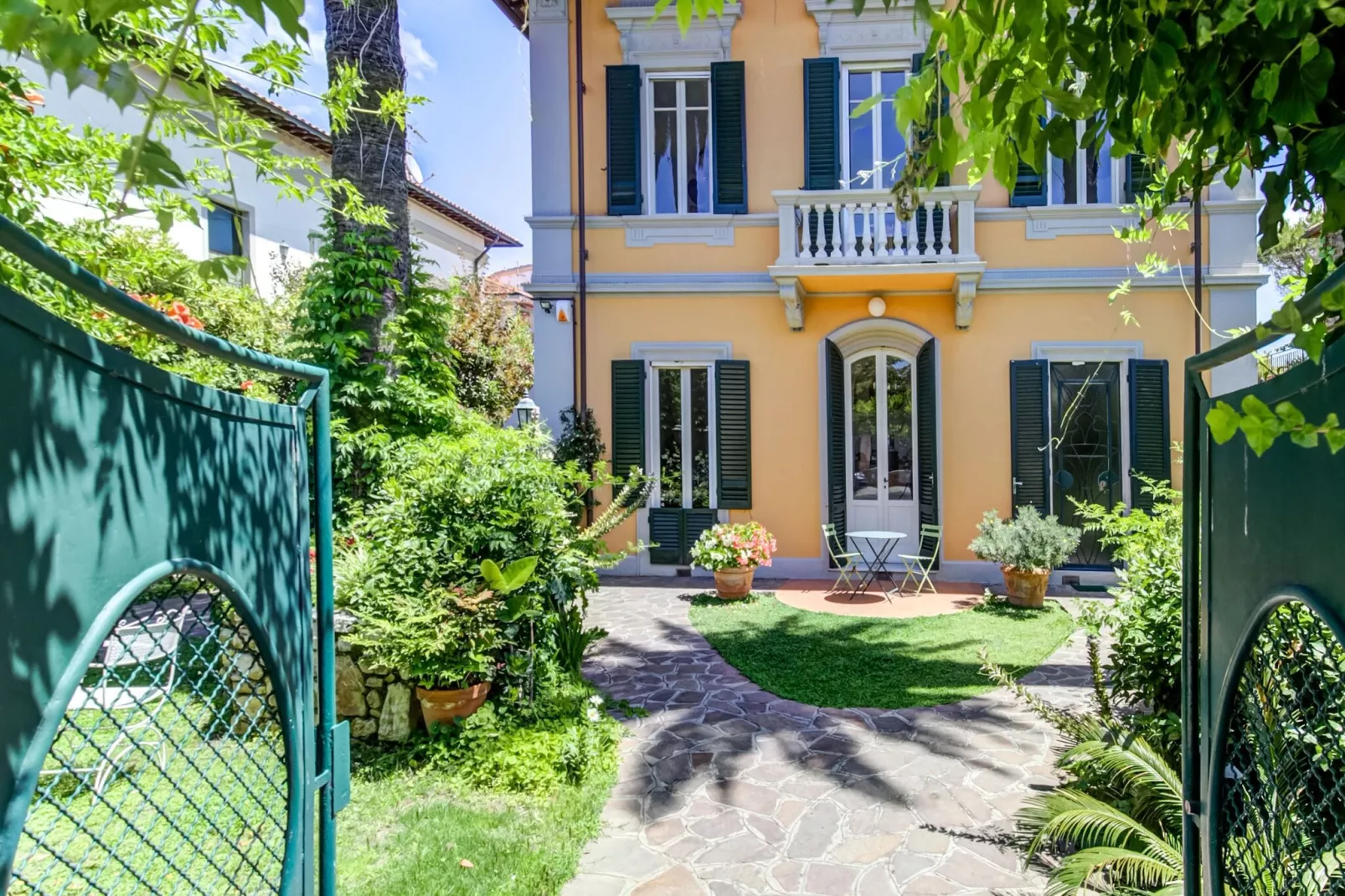 Villa Lazzarino-Exterior summer