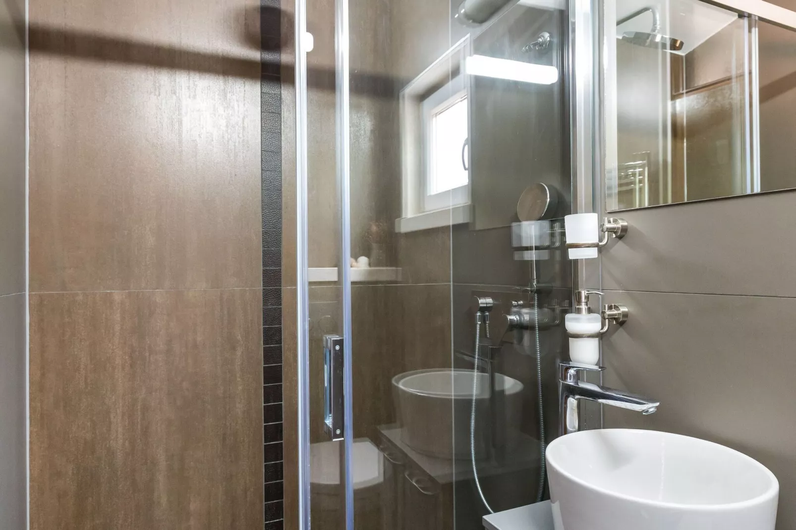 Sea front vacation home-Bathroom