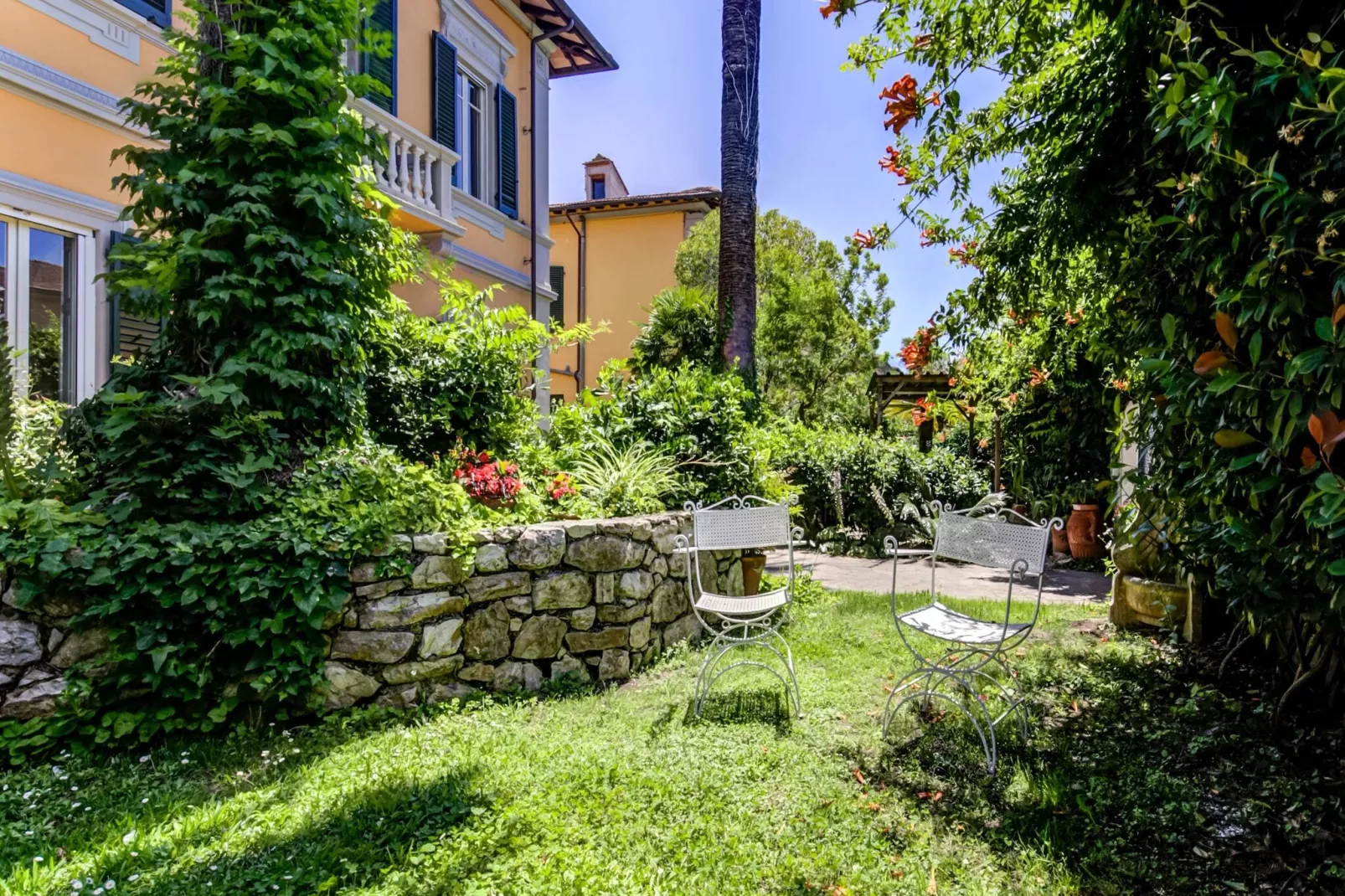 Villa Lazzarino-Gardens summer