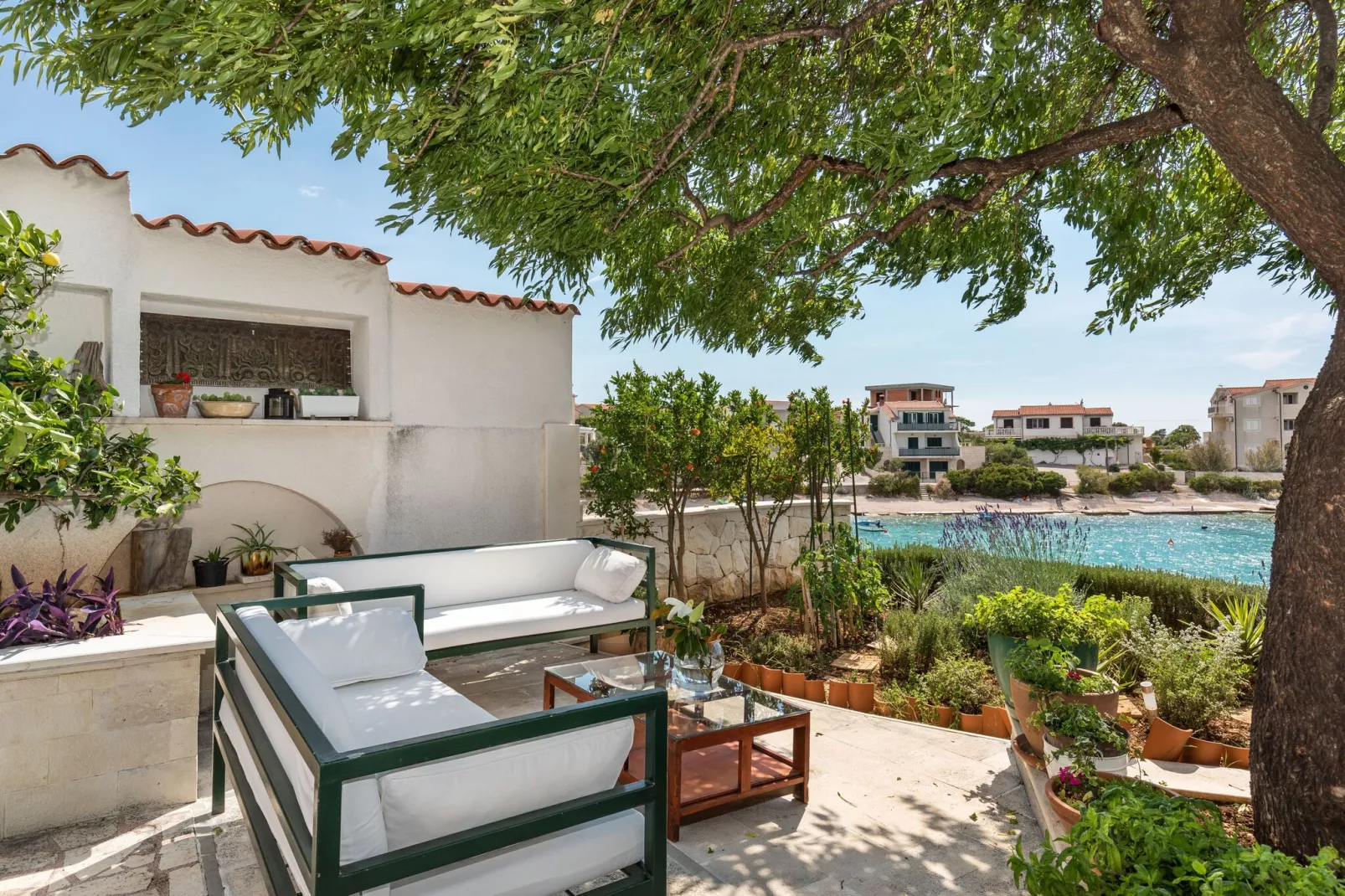 Sea front vacation home-Terrace balcony