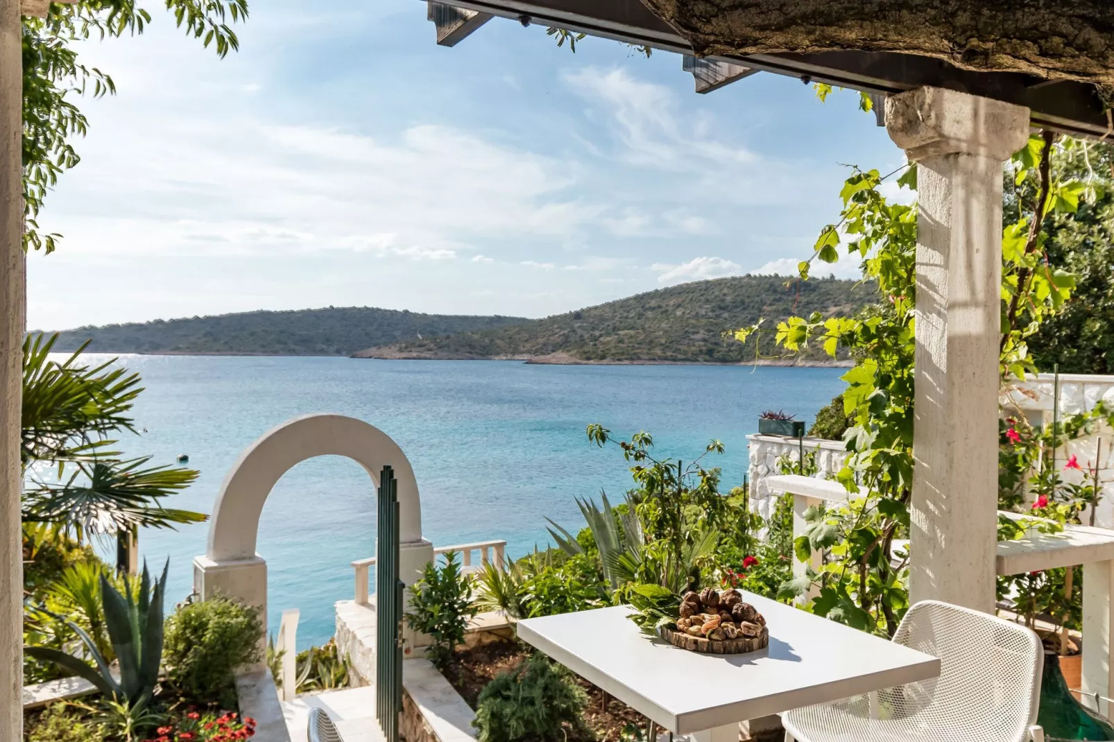 Sea front vacation home-View summer