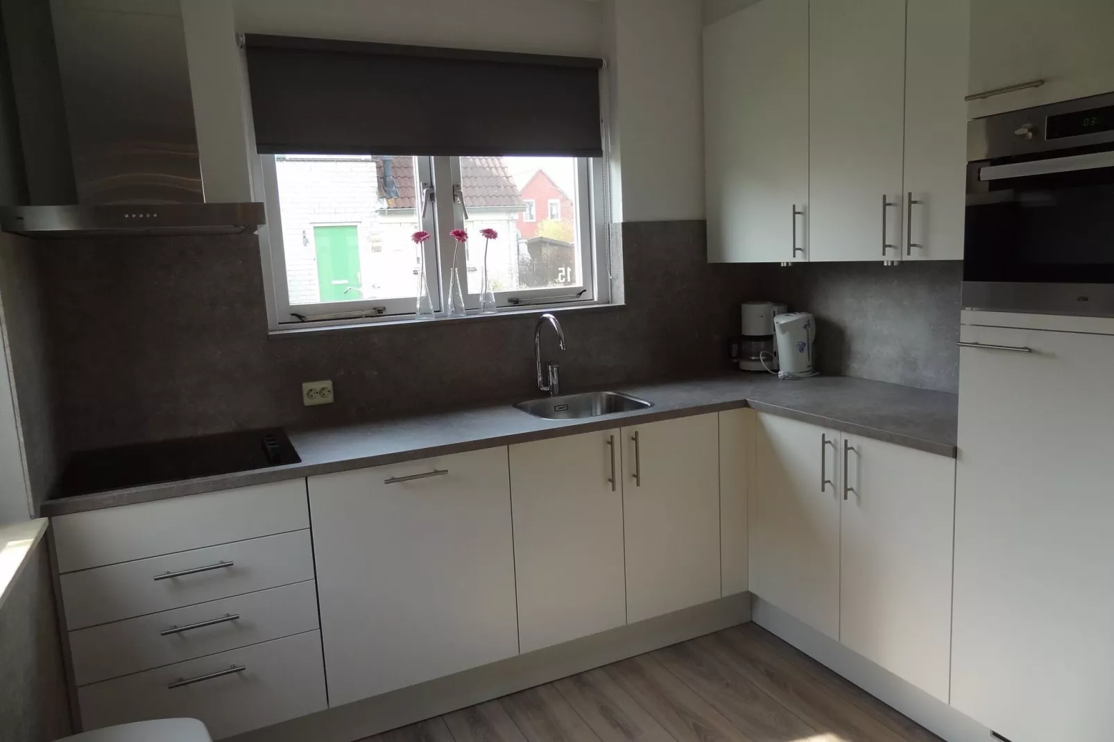 Villapark De Oesterbaai 15-Kitchen