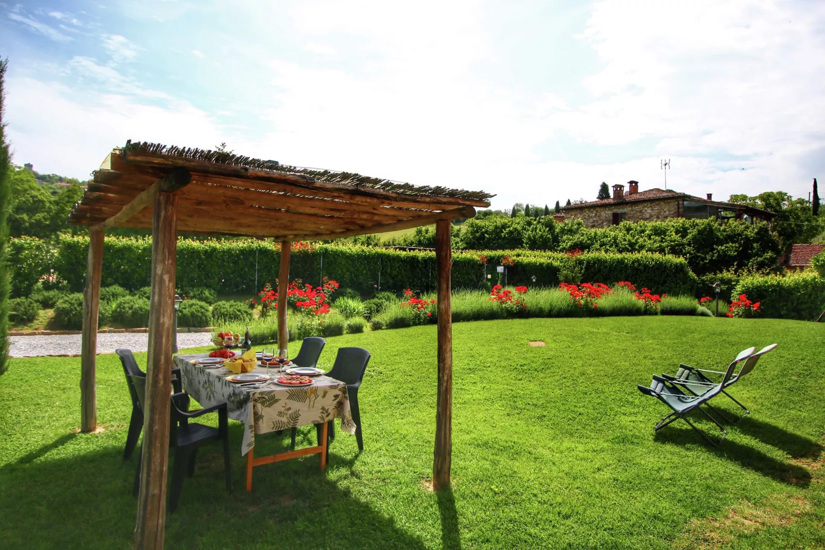 Casal Gheriglio Pergola-Gardens summer