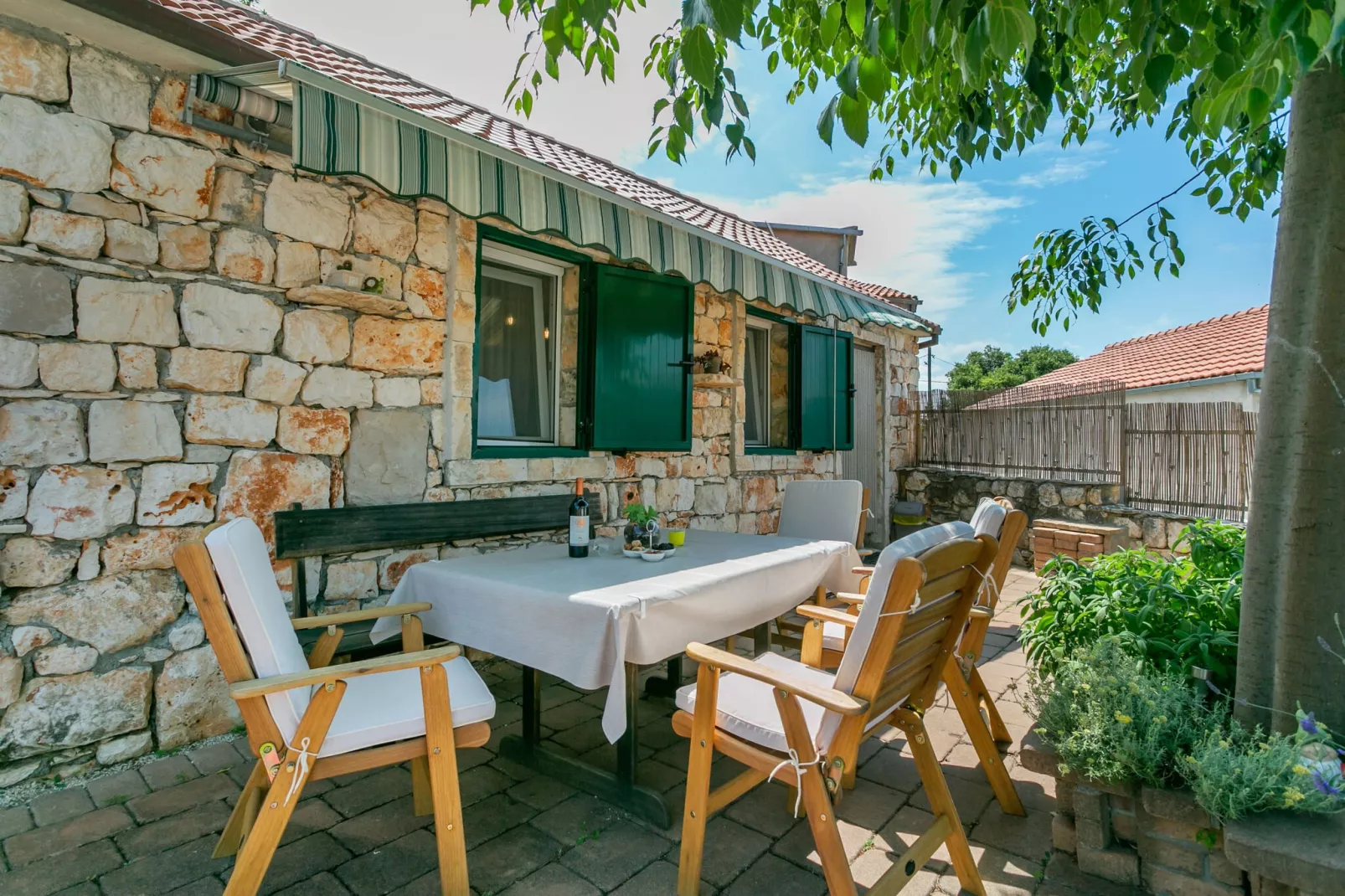 Villa Niva-Balcon-terrasse