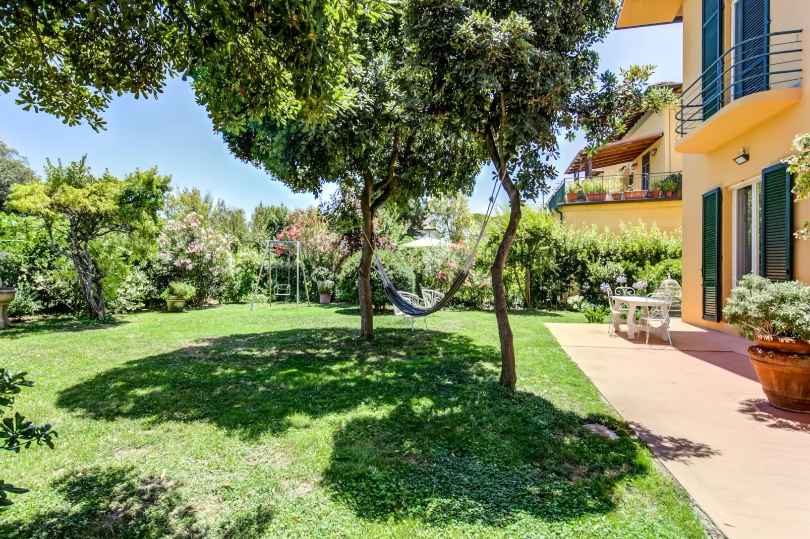 Villa Lazzarino-Gardens summer