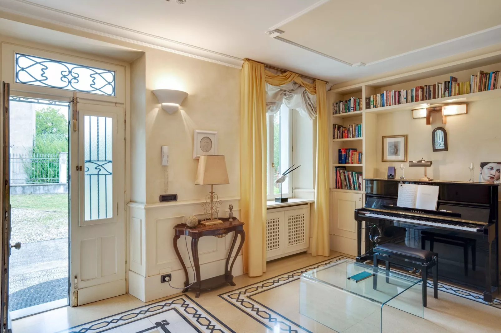 Villa d'epoca con ampio giardino lago di como-Reception hall