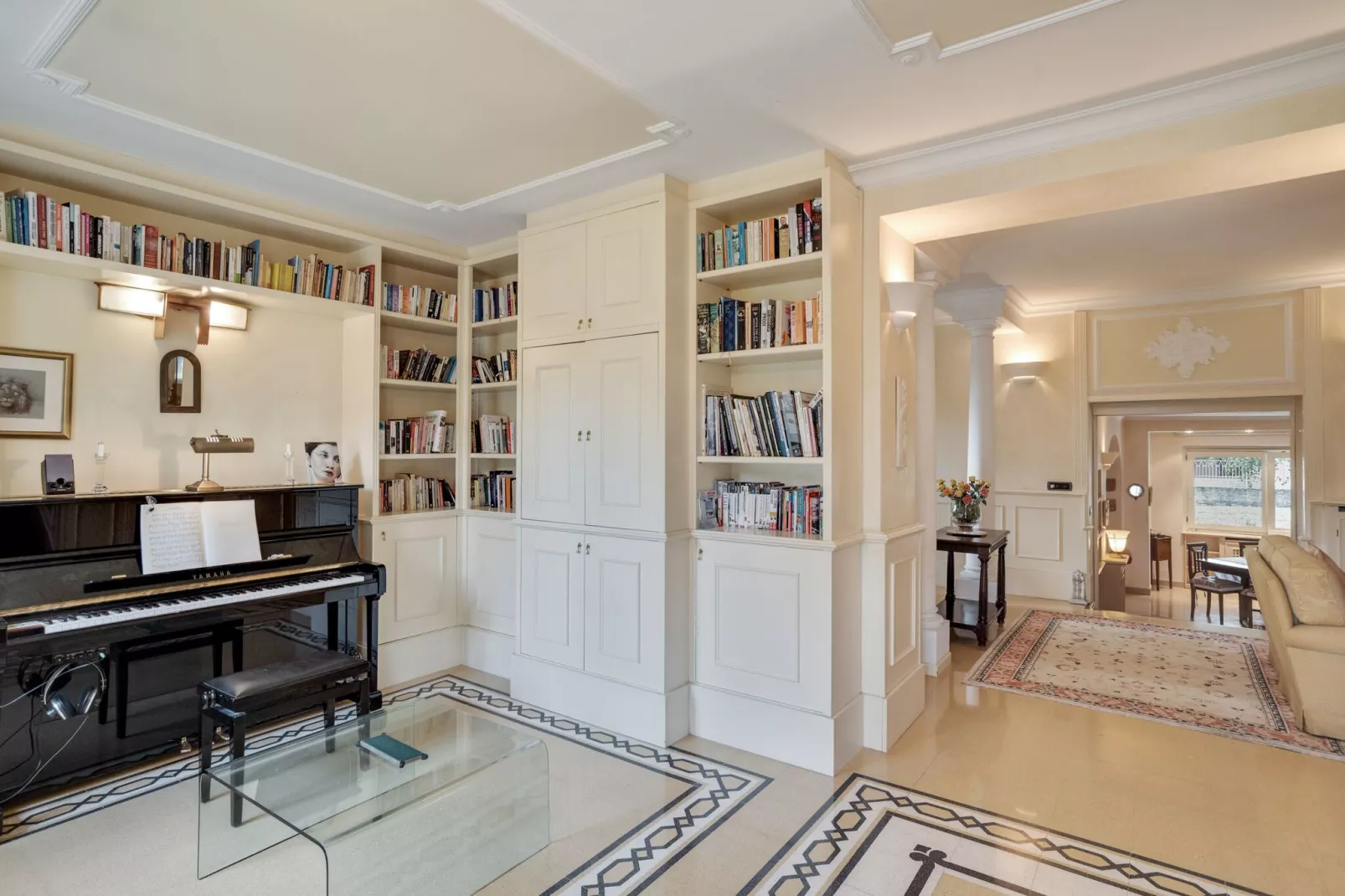 Villa d'epoca con ampio giardino lago di como-Living room