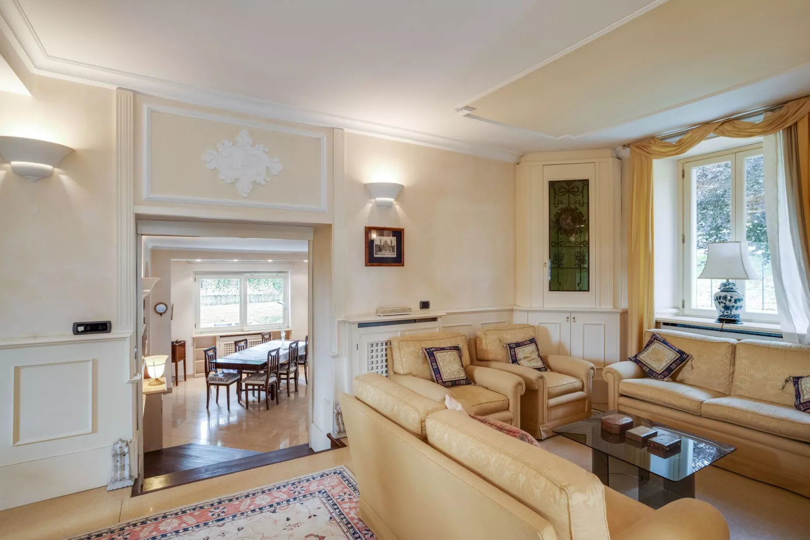 Villa d'epoca con ampio giardino lago di como-Living room