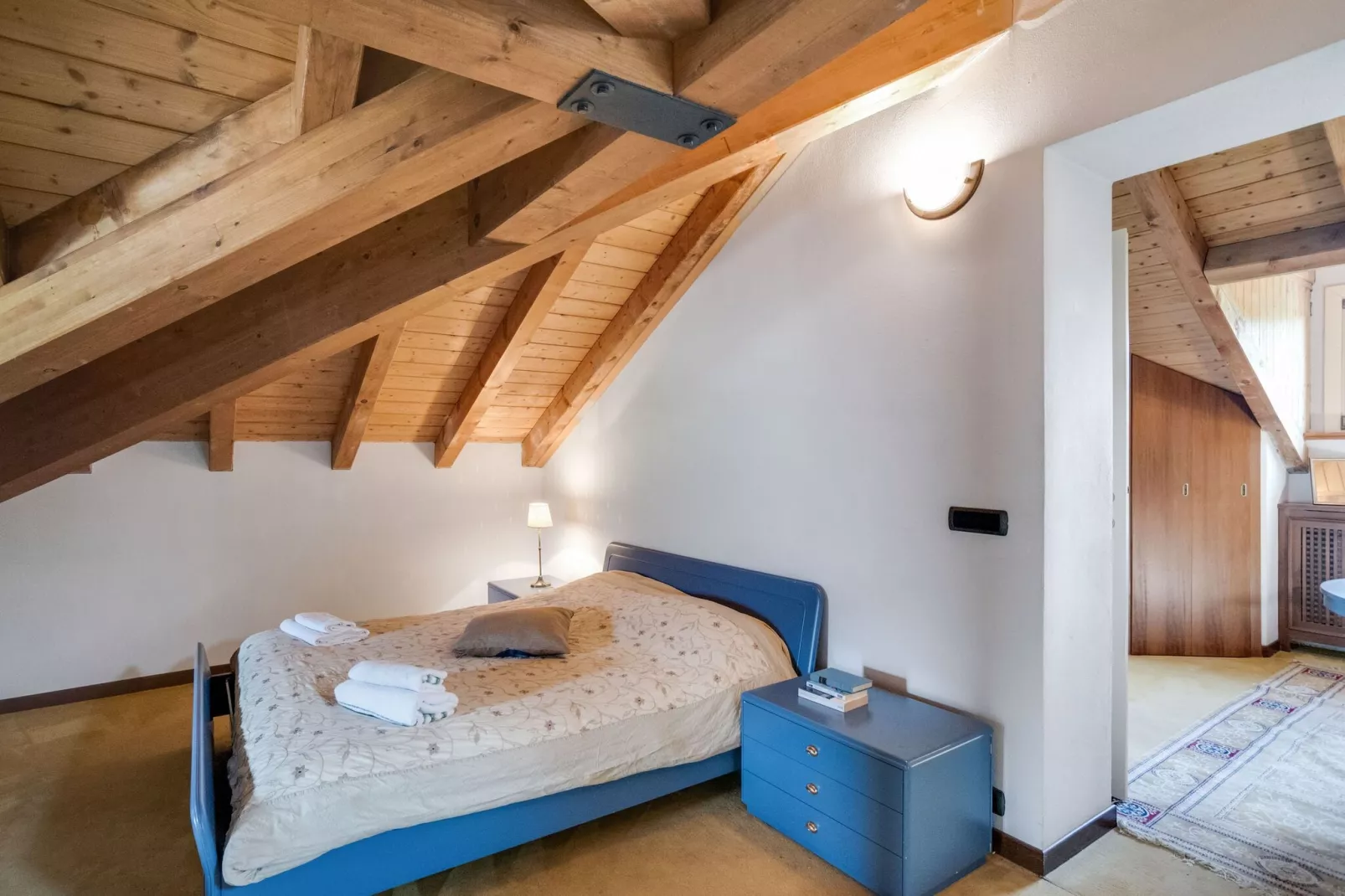 Villa d'epoca con ampio giardino lago di como-Bedroom