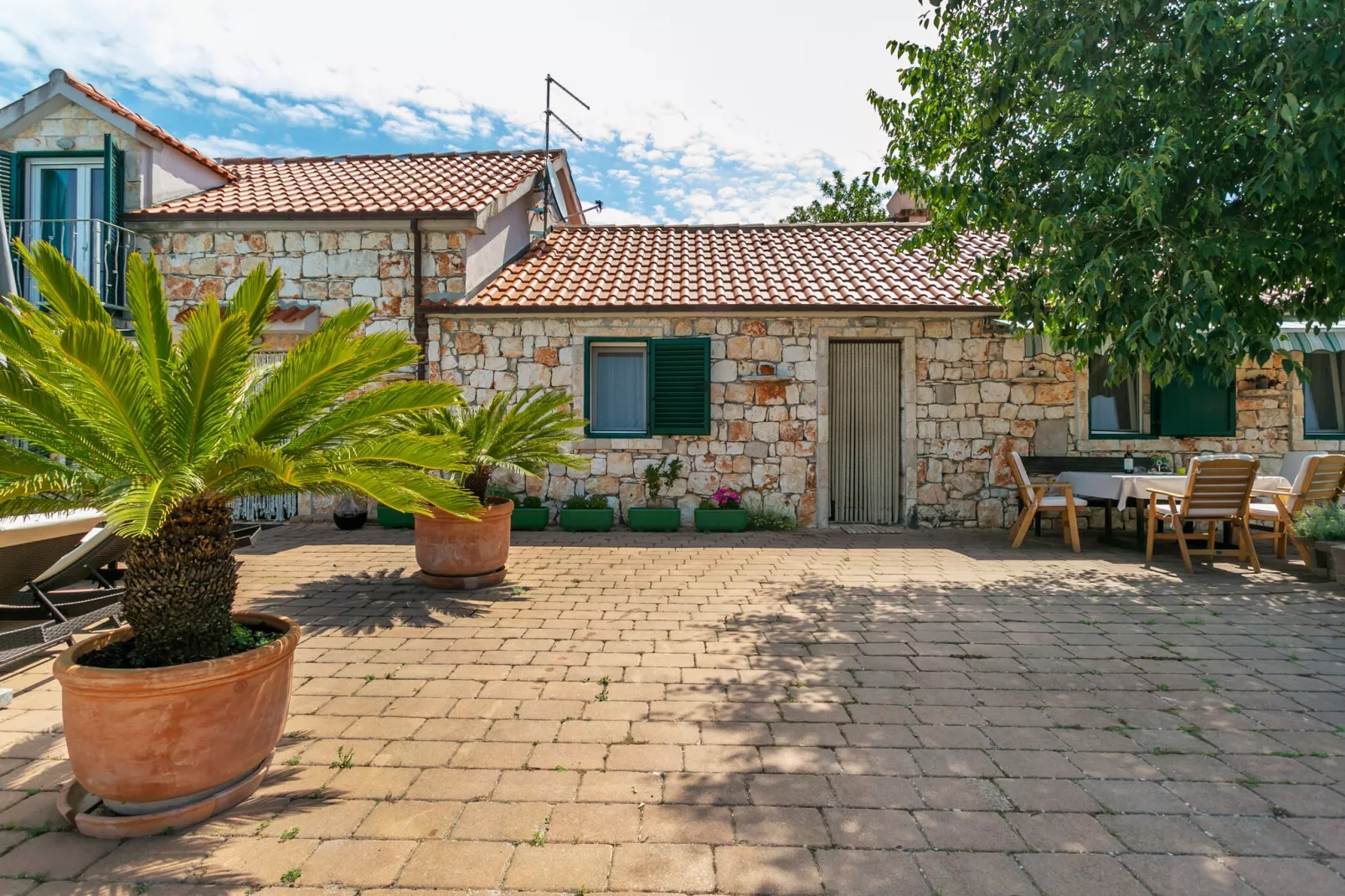 Villa Niva-Balcon-terrasse