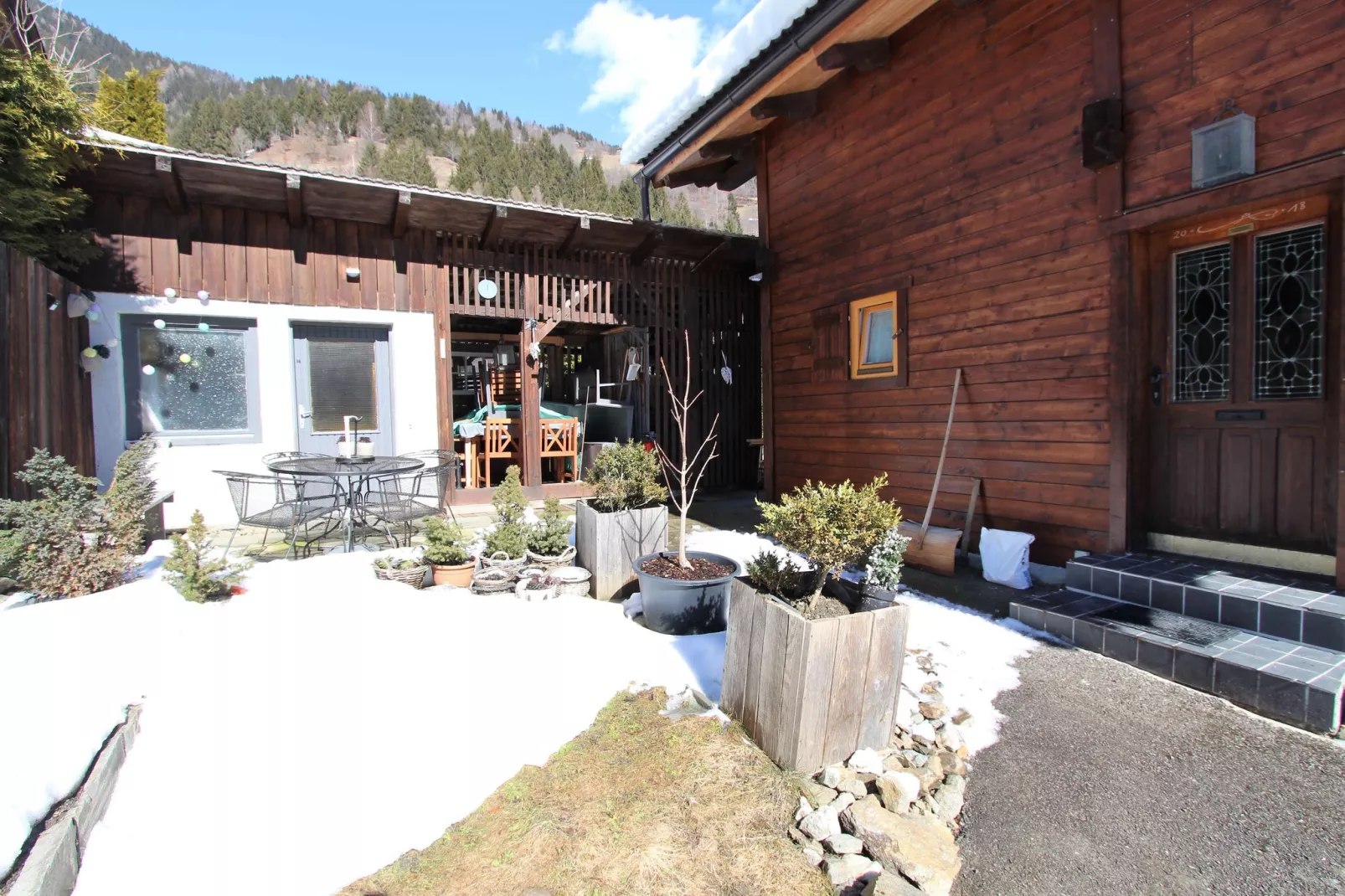 Chalet Jari-Garden winter