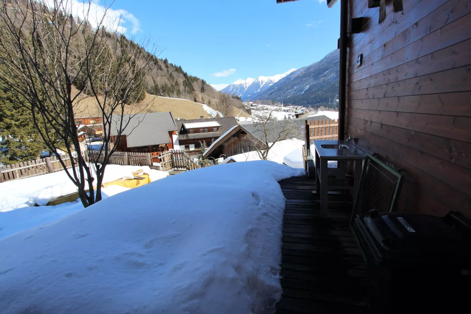 Chalet Jari-Garden winter