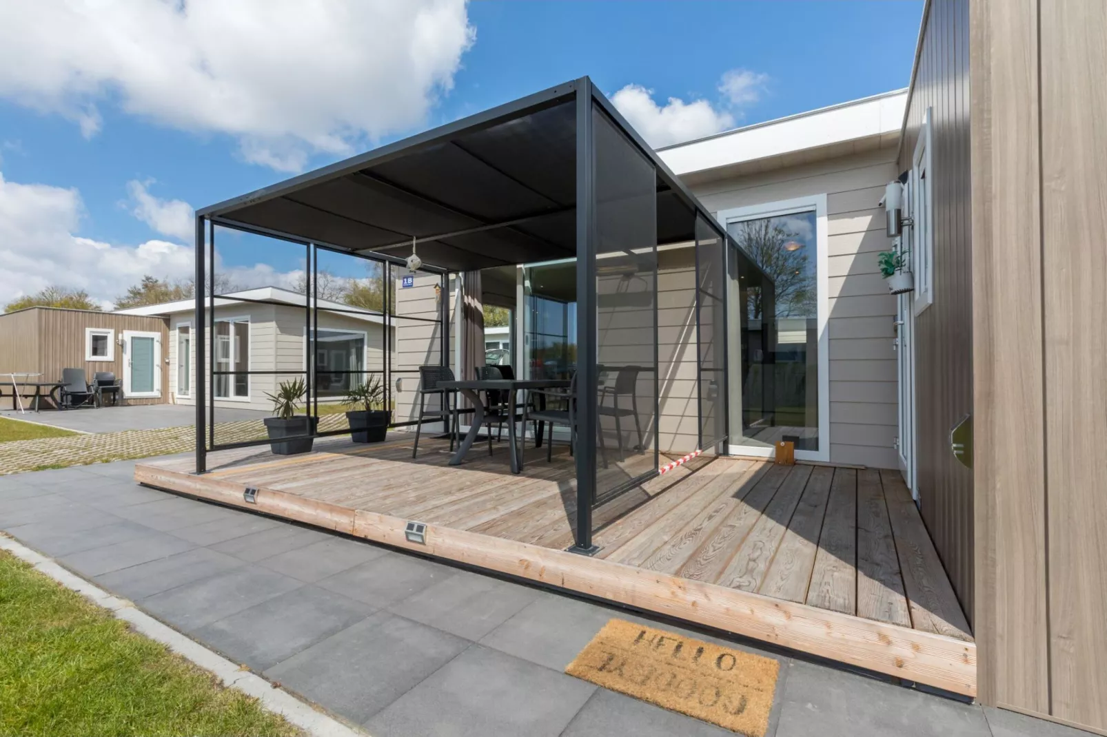 Chalet 4- Vakantiepark Hart van Zeeland-Terrace balcony
