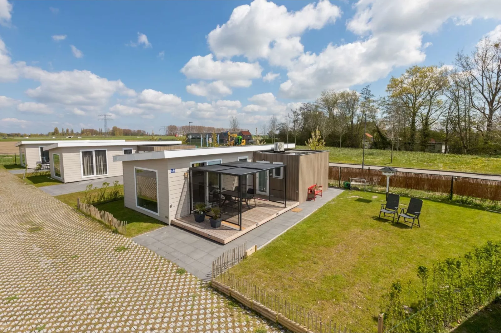Chalet 4- Vakantiepark Hart van Zeeland-Exterior summer