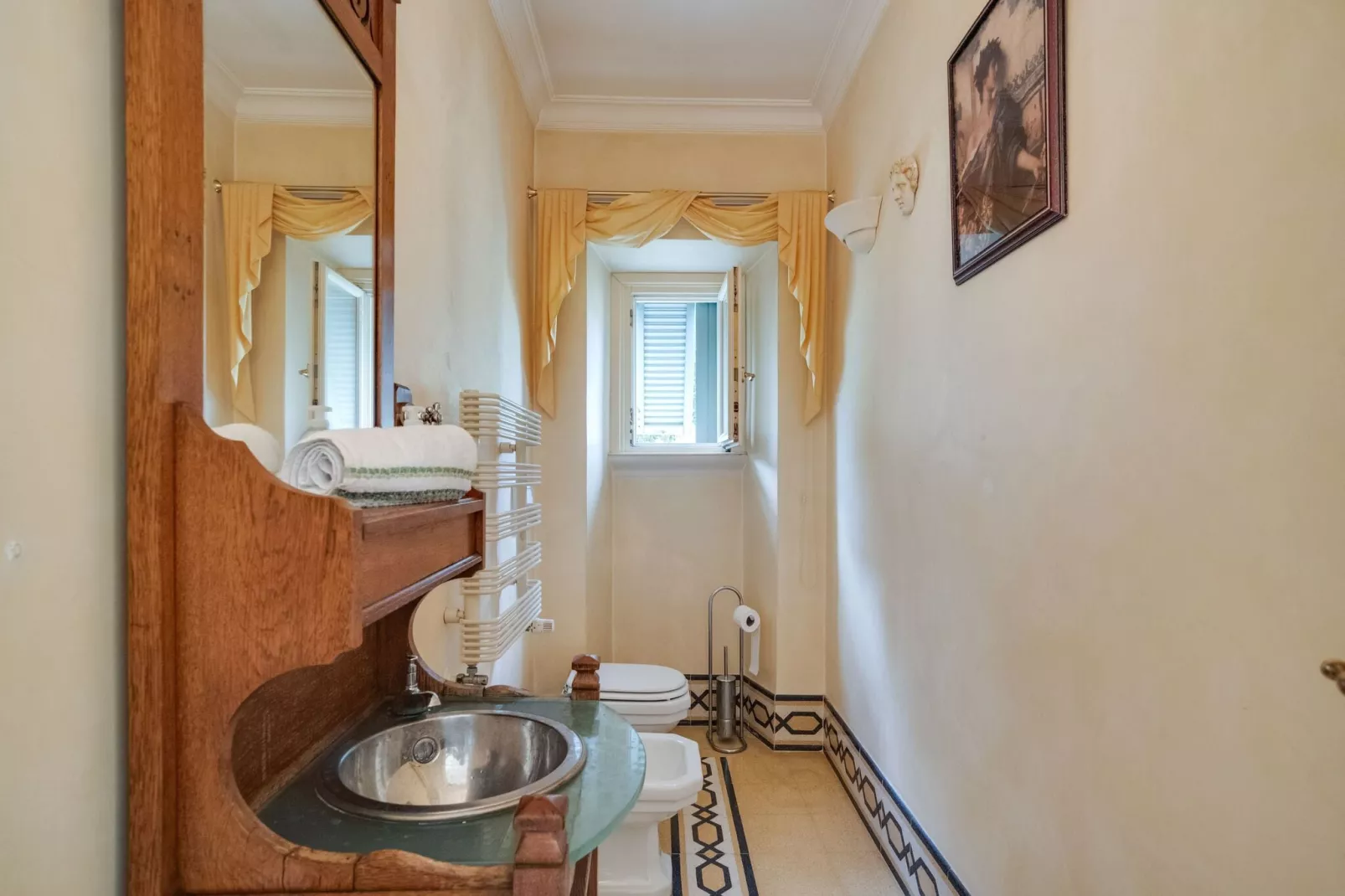 Villa d'epoca con ampio giardino lago di como-Bathroom