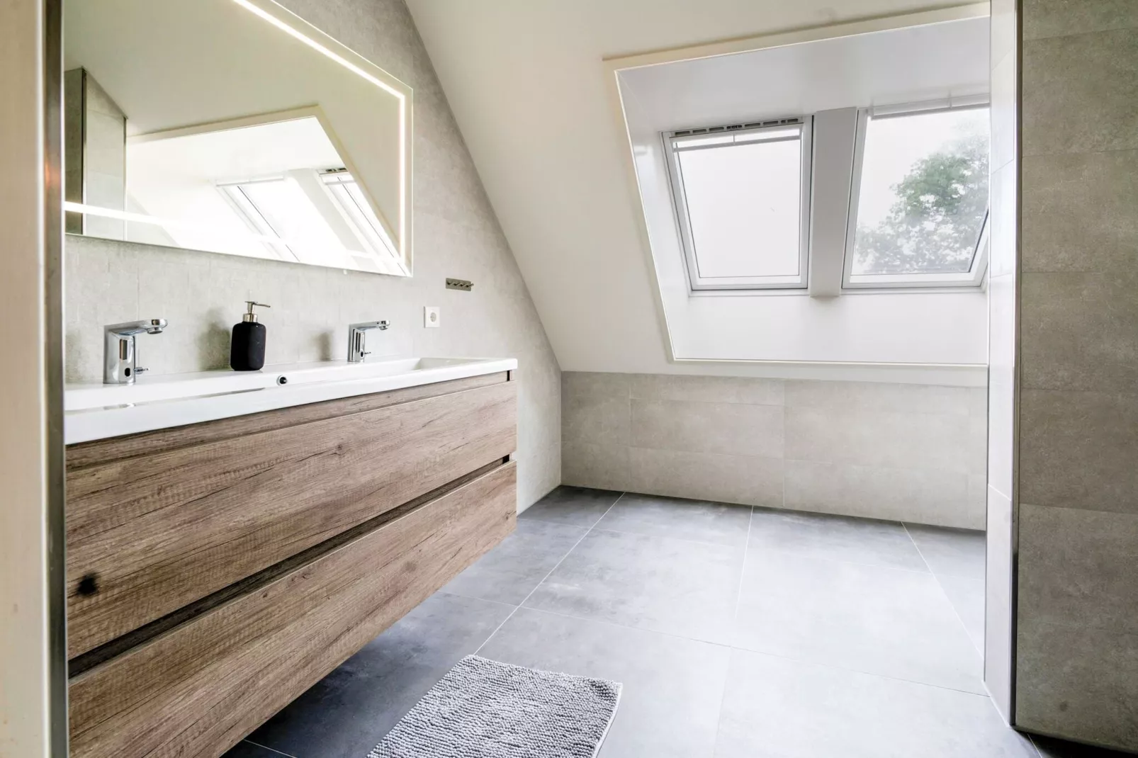 Heide State-Bathroom