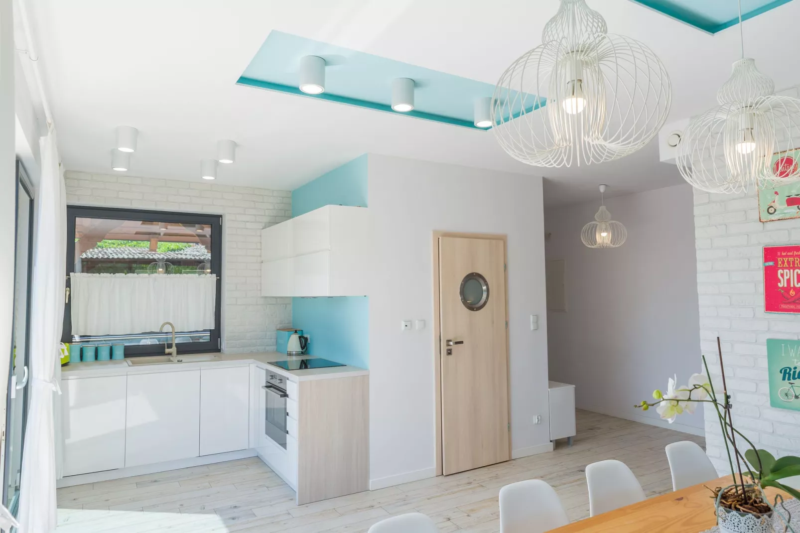 A luxury villa on the shore of the lake-Kitchen