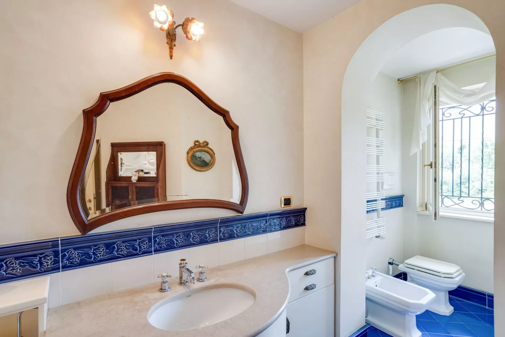 Villa d'epoca con ampio giardino lago di como-Bathroom