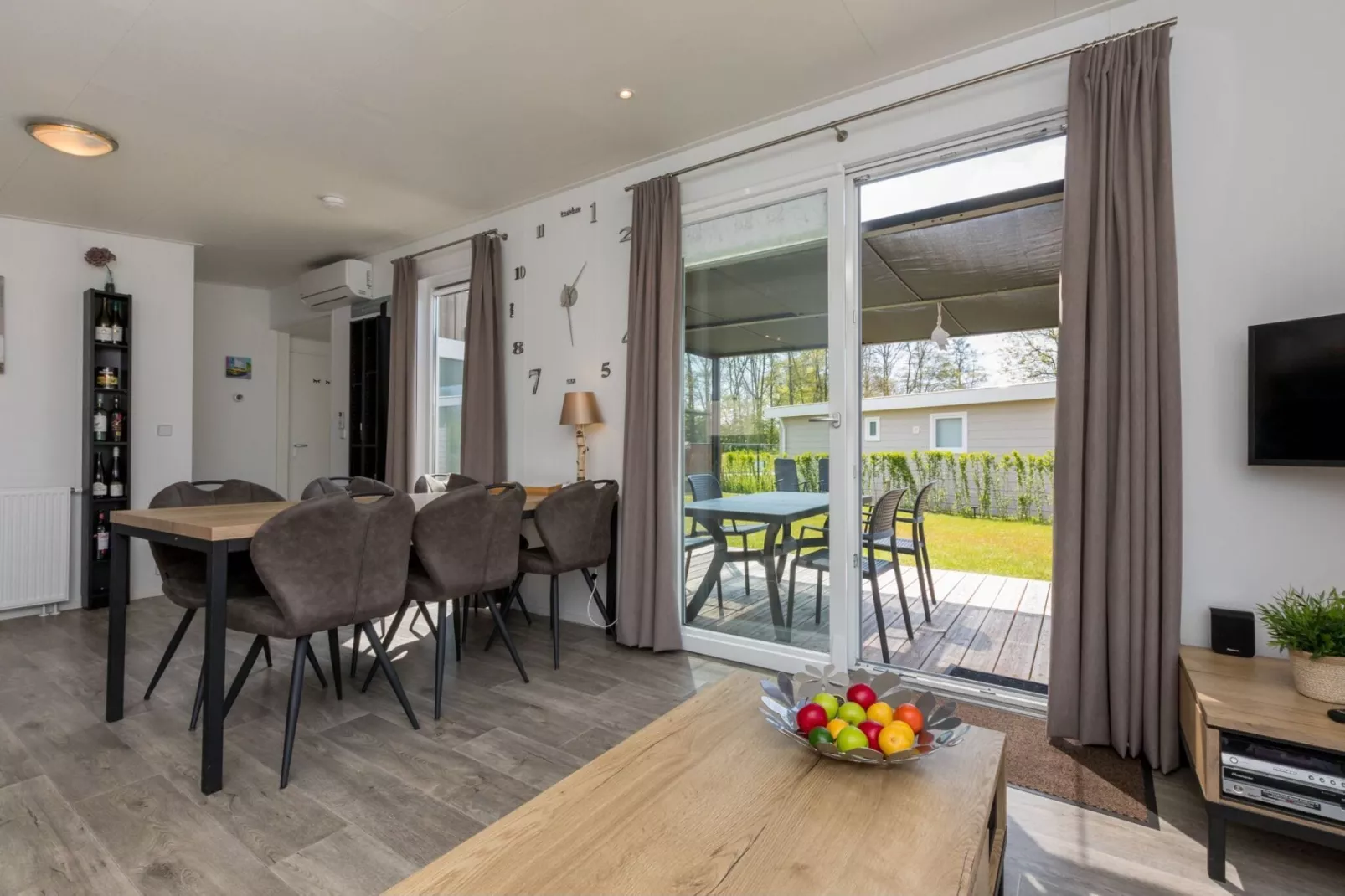 Chalet 4- Vakantiepark Hart van Zeeland-Living room
