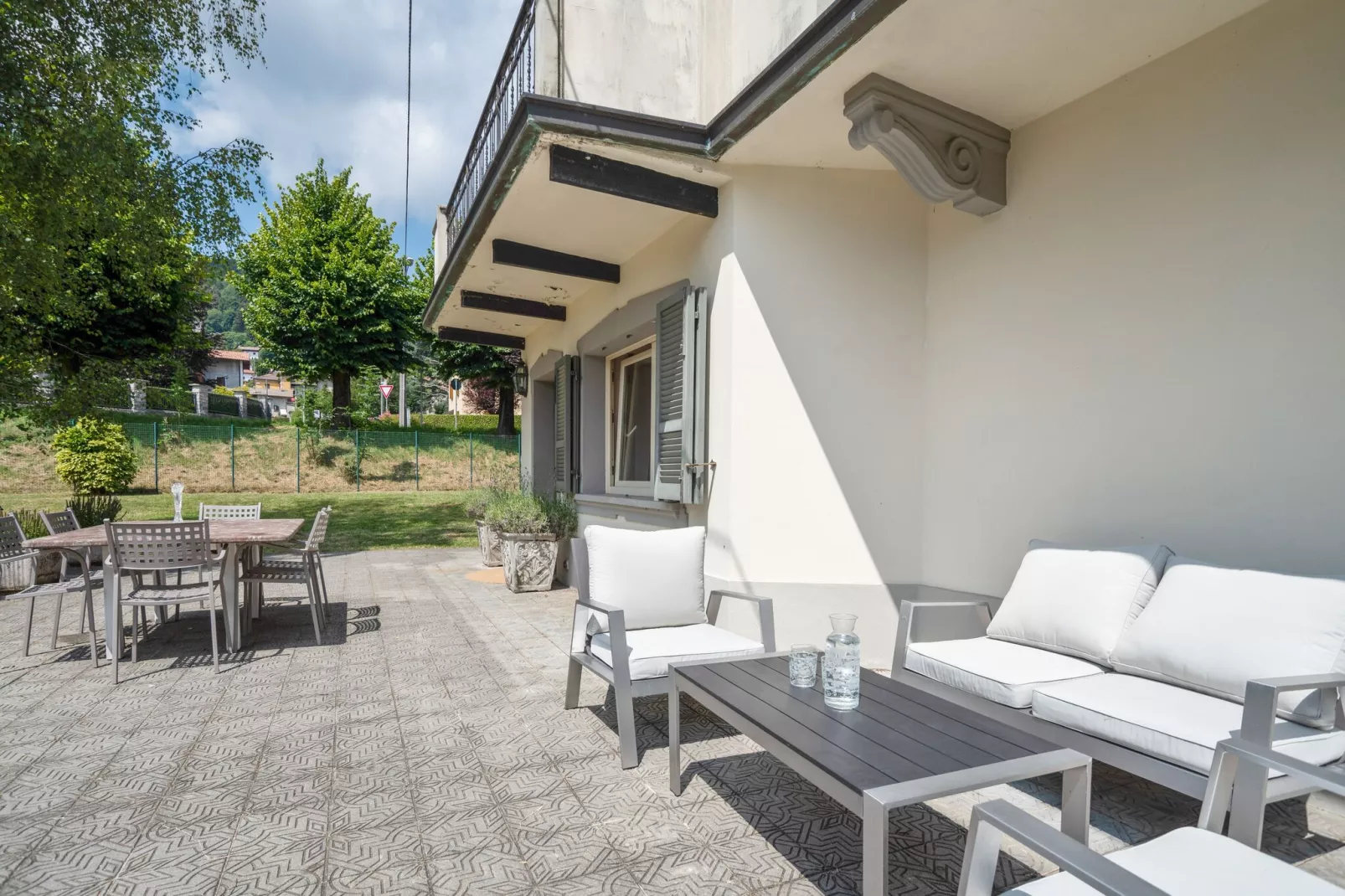 Villa d'epoca con ampio giardino lago di como-Terrace balcony