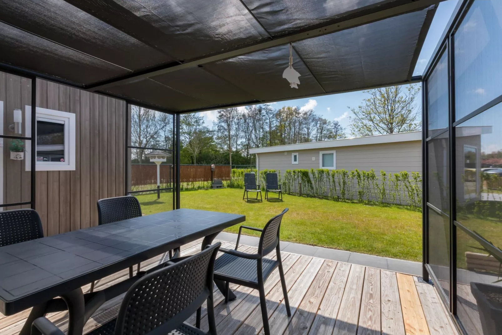 Chalet 4- Vakantiepark Hart van Zeeland-Terrace balcony