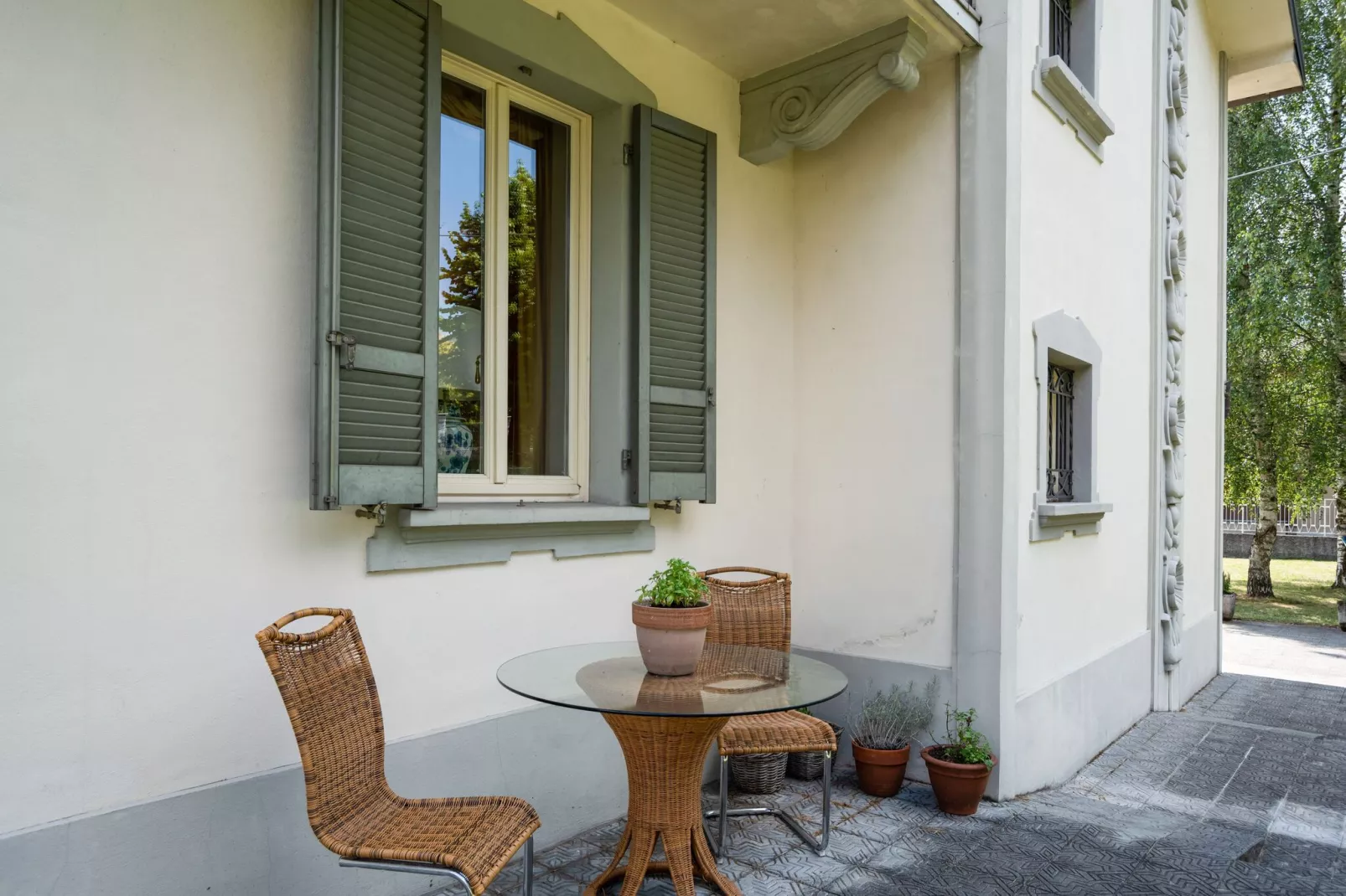 Villa d'epoca con ampio giardino lago di como-Terrace balcony