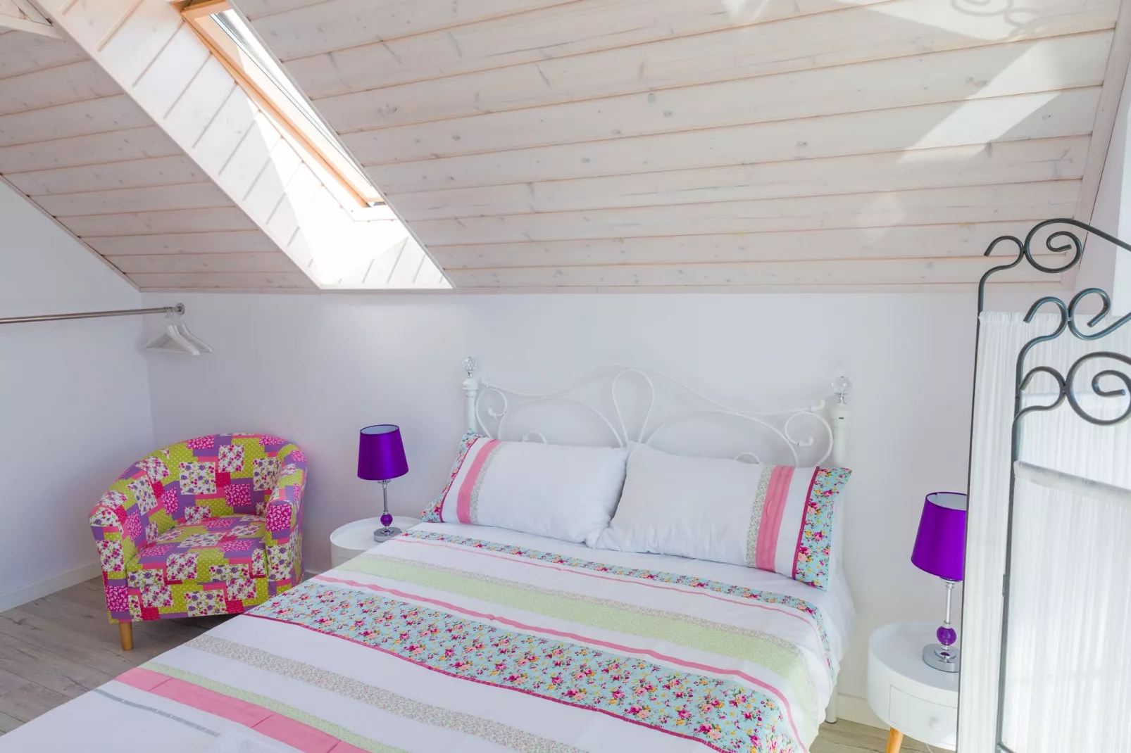 A luxury villa on the shore of the lake-Bedroom
