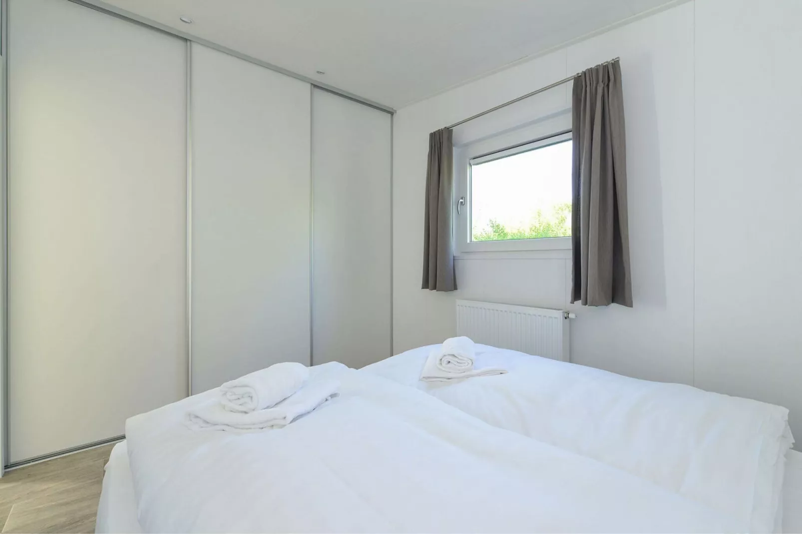 Chalet 4- Vakantiepark Hart van Zeeland-Bedroom