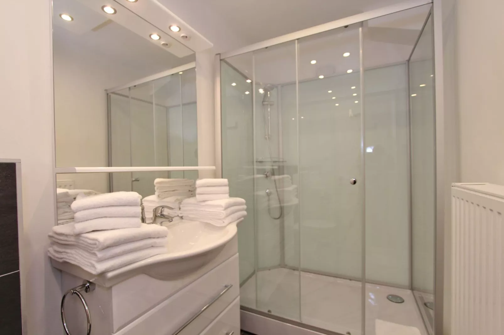 Erzberg Alpin Resort  14-Bathroom