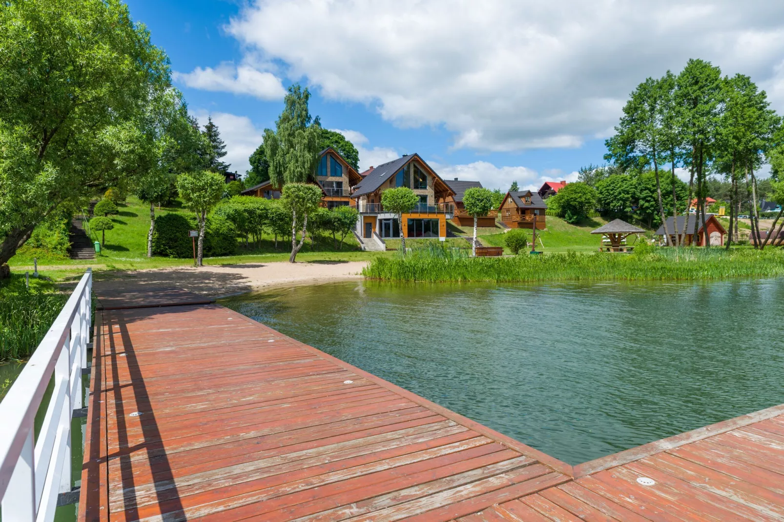 A luxury villa on the shore of the lake-Areas summer 1km