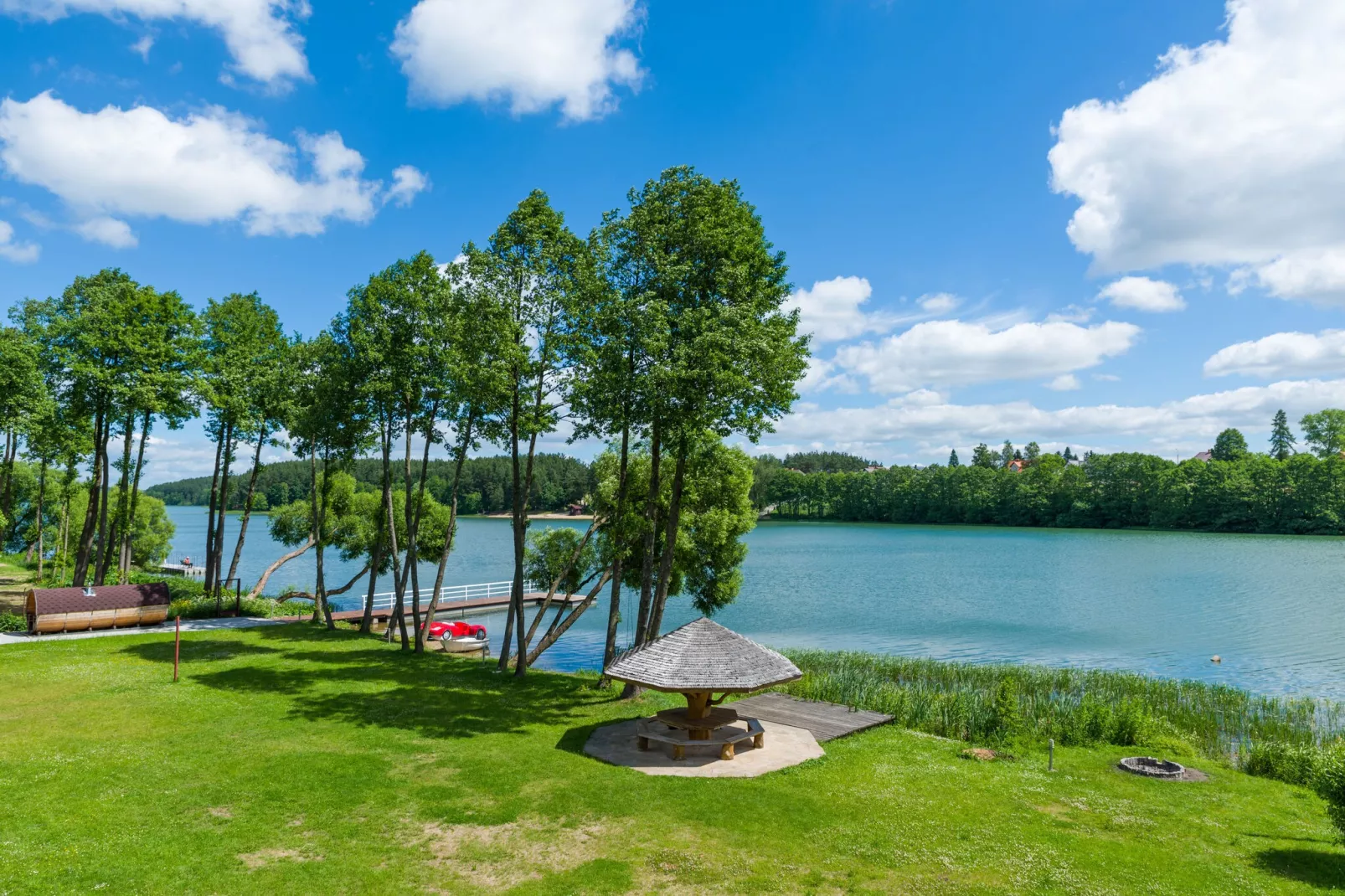 A luxury villa on the shore of the lake-Areas summer 1km