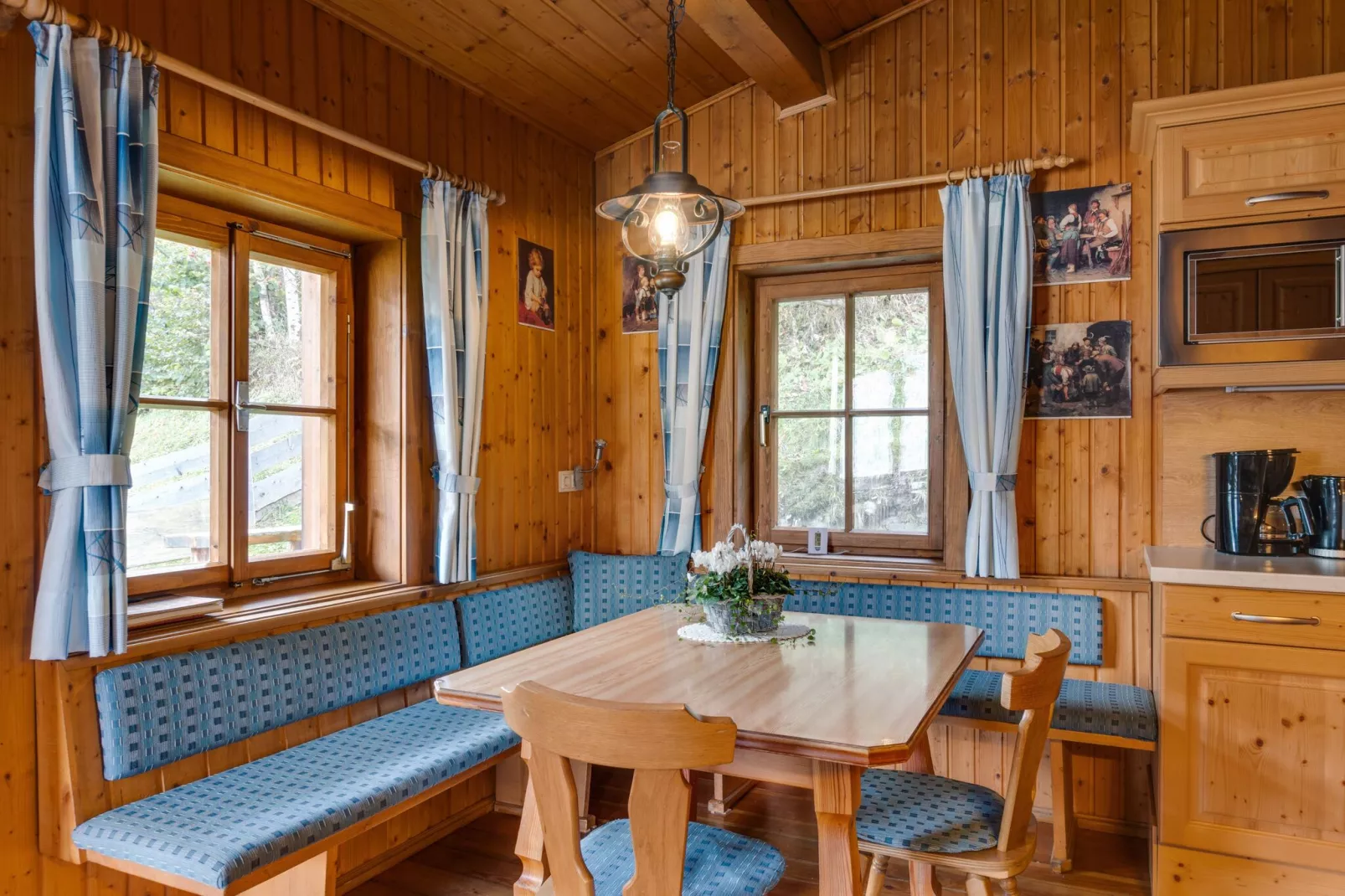 Chalet Pirkach-Living room