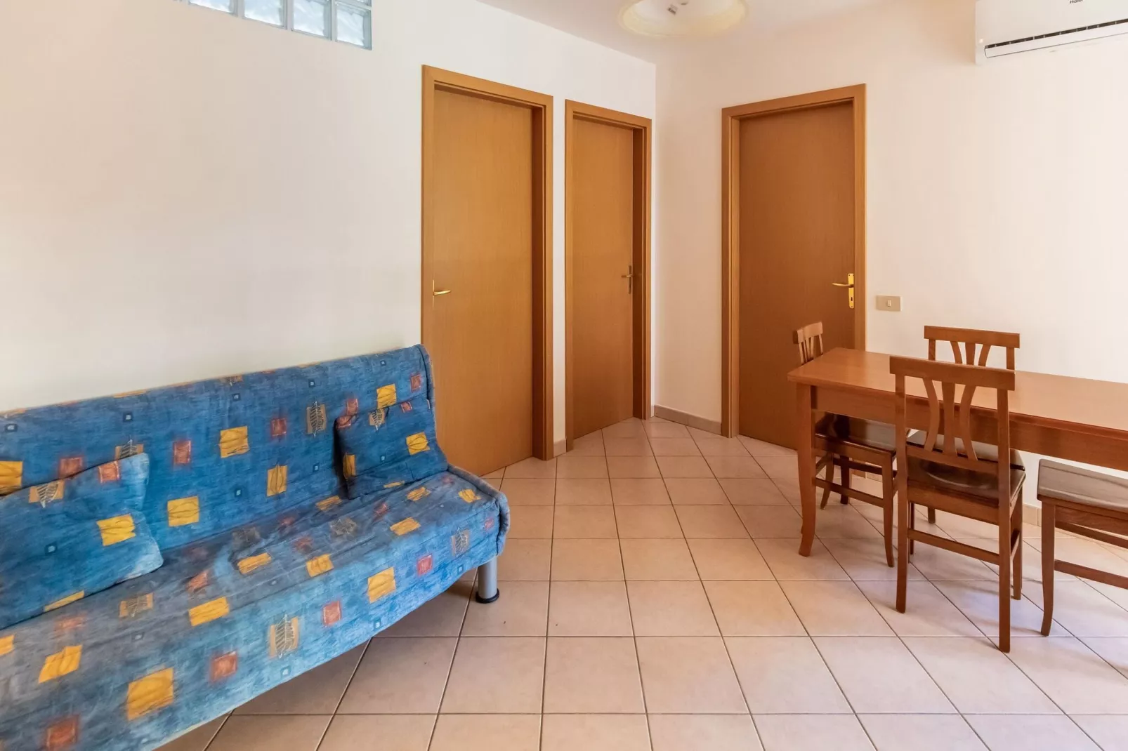 Timpi Russi Bilo Mansarda-Living room