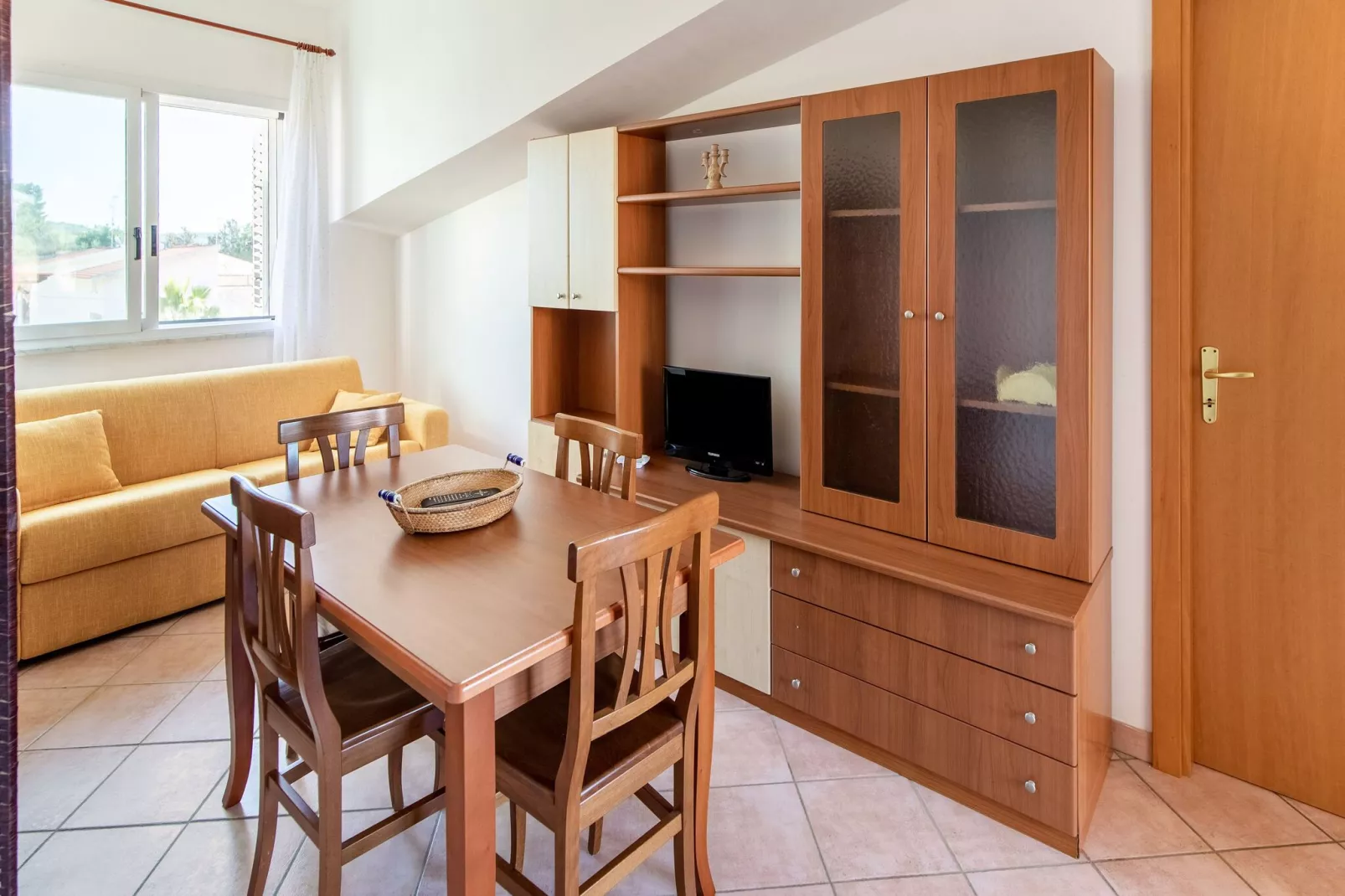 Timpi Russi Bilo Mansarda-Dining room