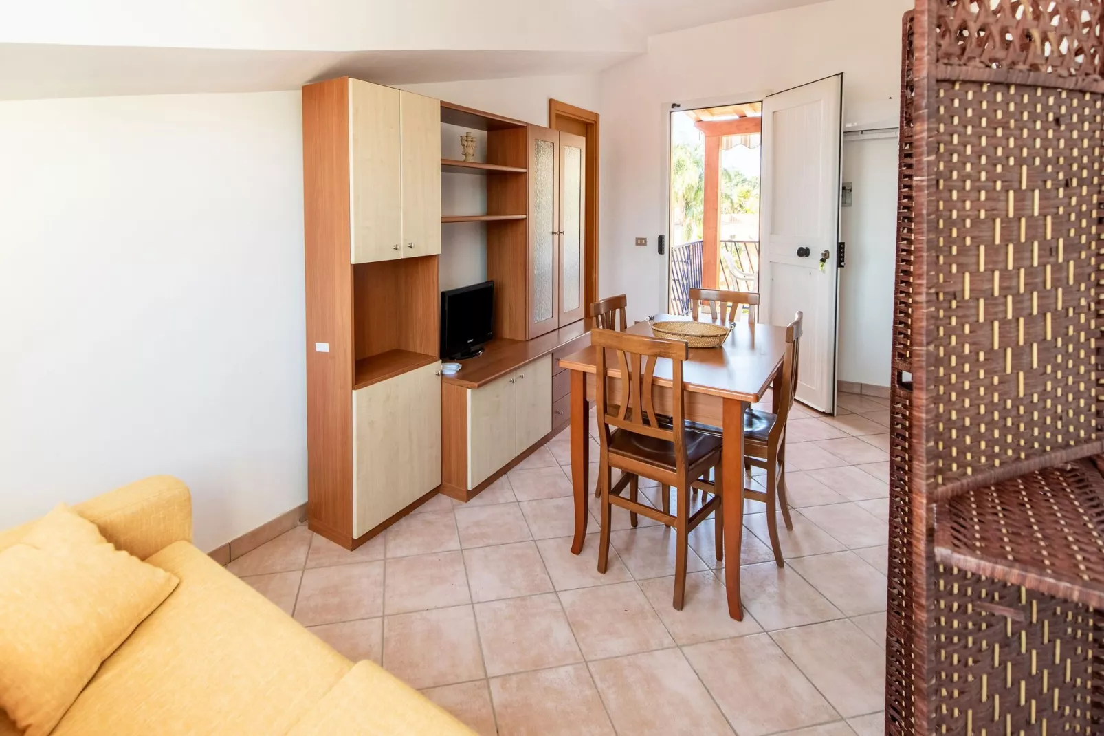 Timpi Russi Bilo Mansarda-Dining room