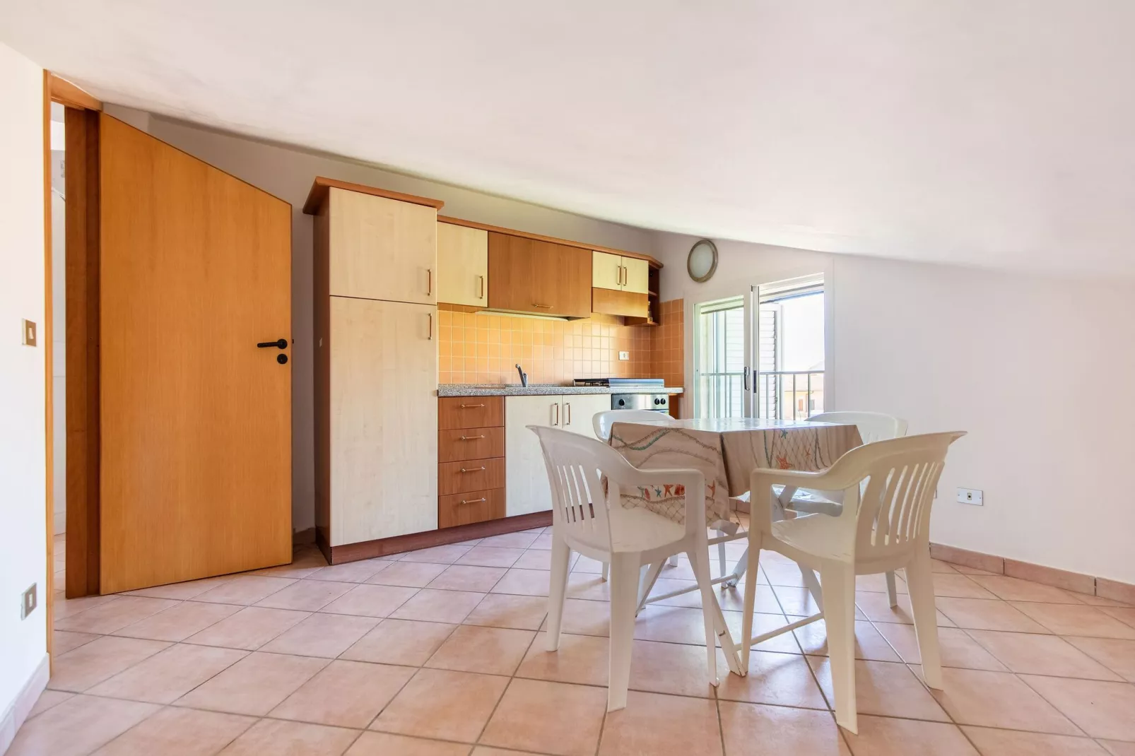 Timpi Russi Bilo Mansarda-Kitchen