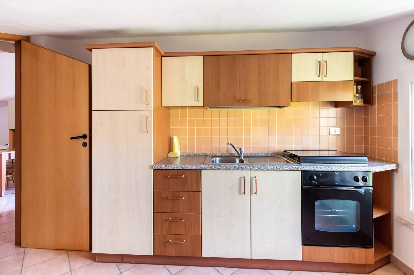 Timpi Russi Bilo Mansarda-Kitchen
