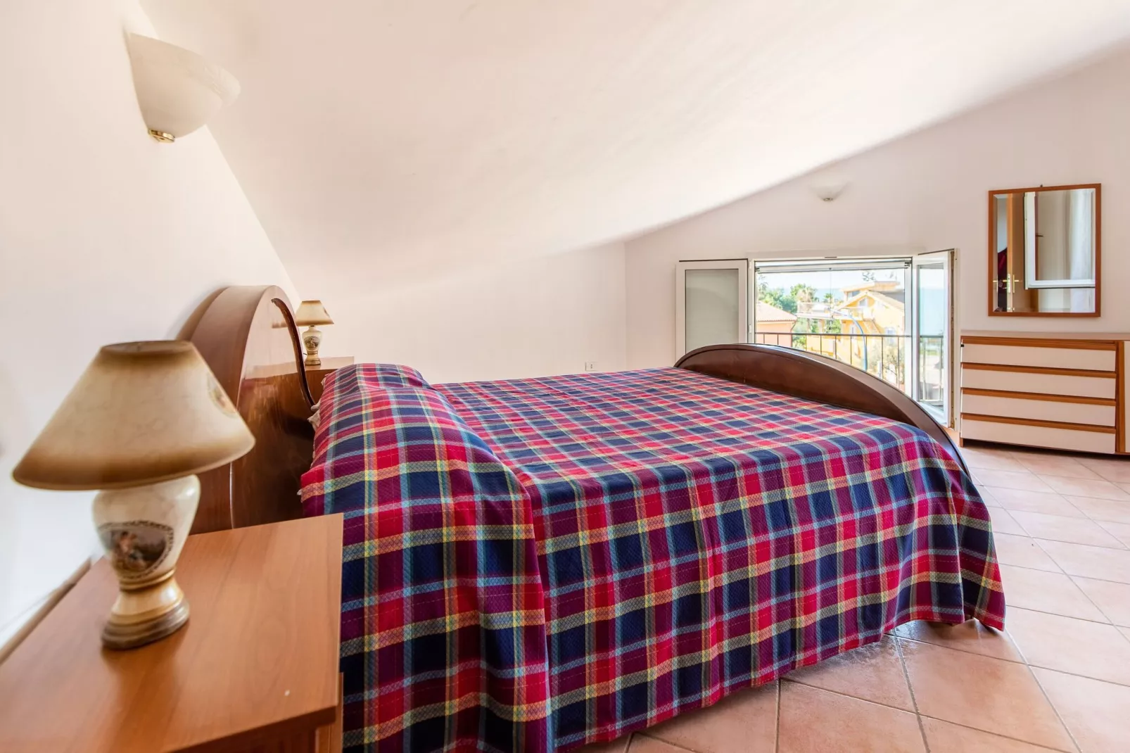 Timpi Russi Bilo Mansarda-Bedroom