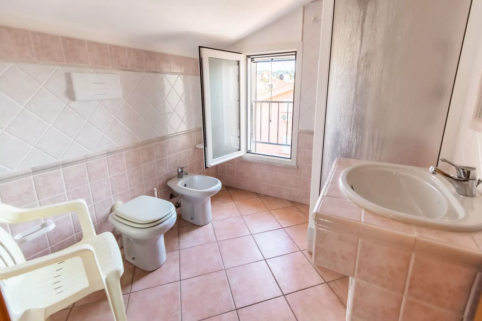 Timpi Russi Bilo Mansarda-Bathroom