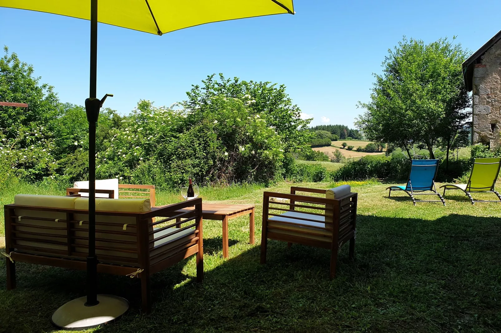 Gite Bourgogne rust & natuur-Gardens summer