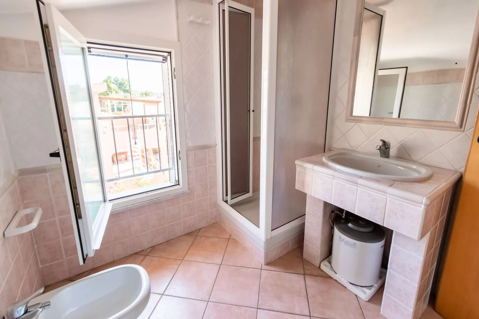 Timpi Russi Bilo Mansarda-Bathroom