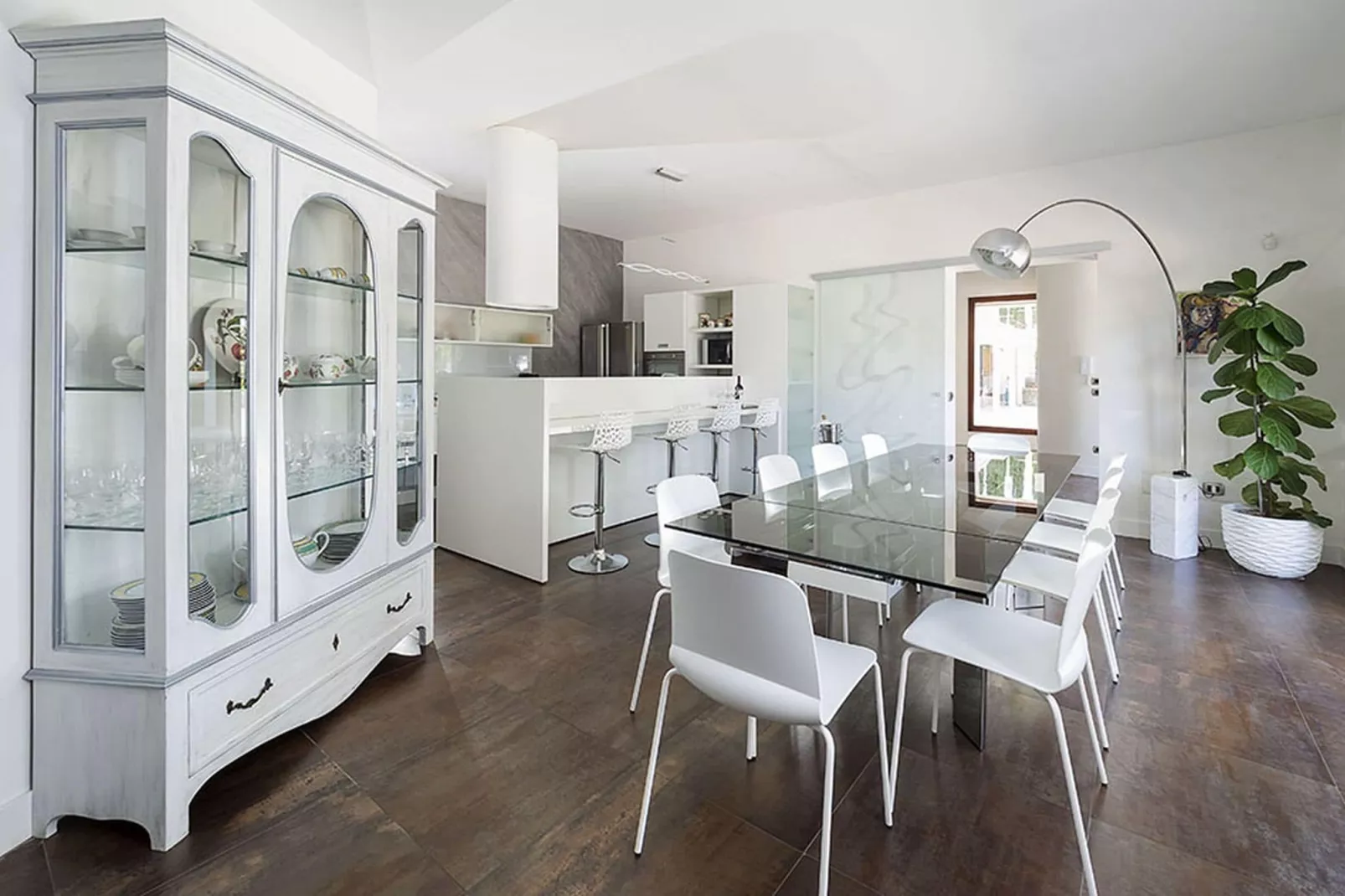 Agorá 14-Dining room