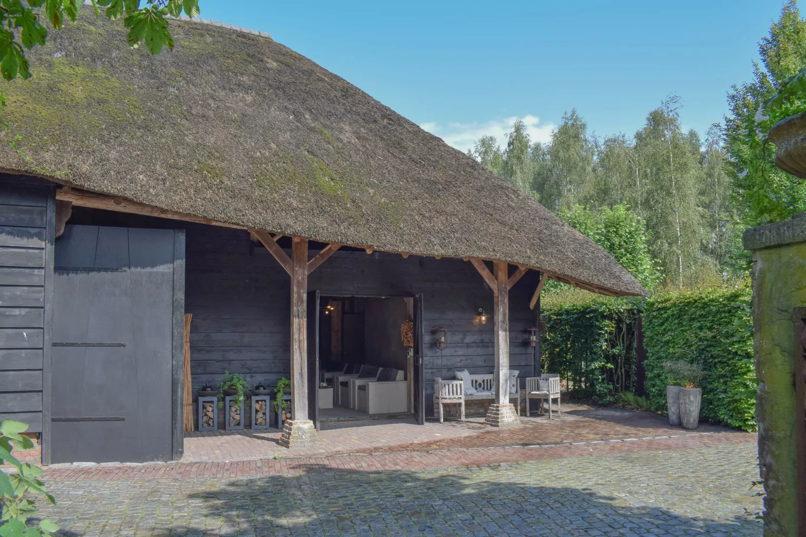 La Maison Douce-Exterior summer