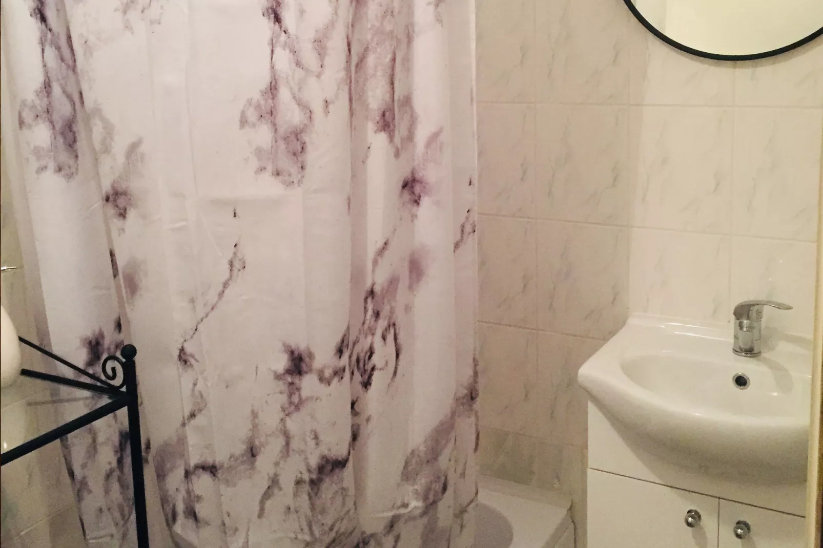 A comfortable west apartment-Bathroom